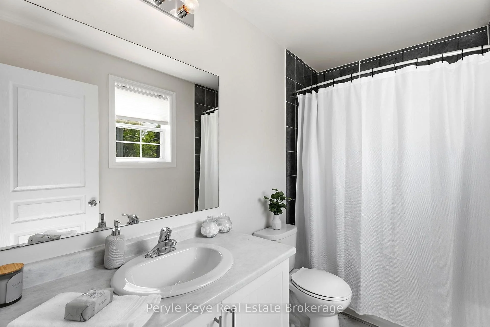 Photo 60 of 81 Douglas Drive, Bracebridge, Macaulay — HOMEH