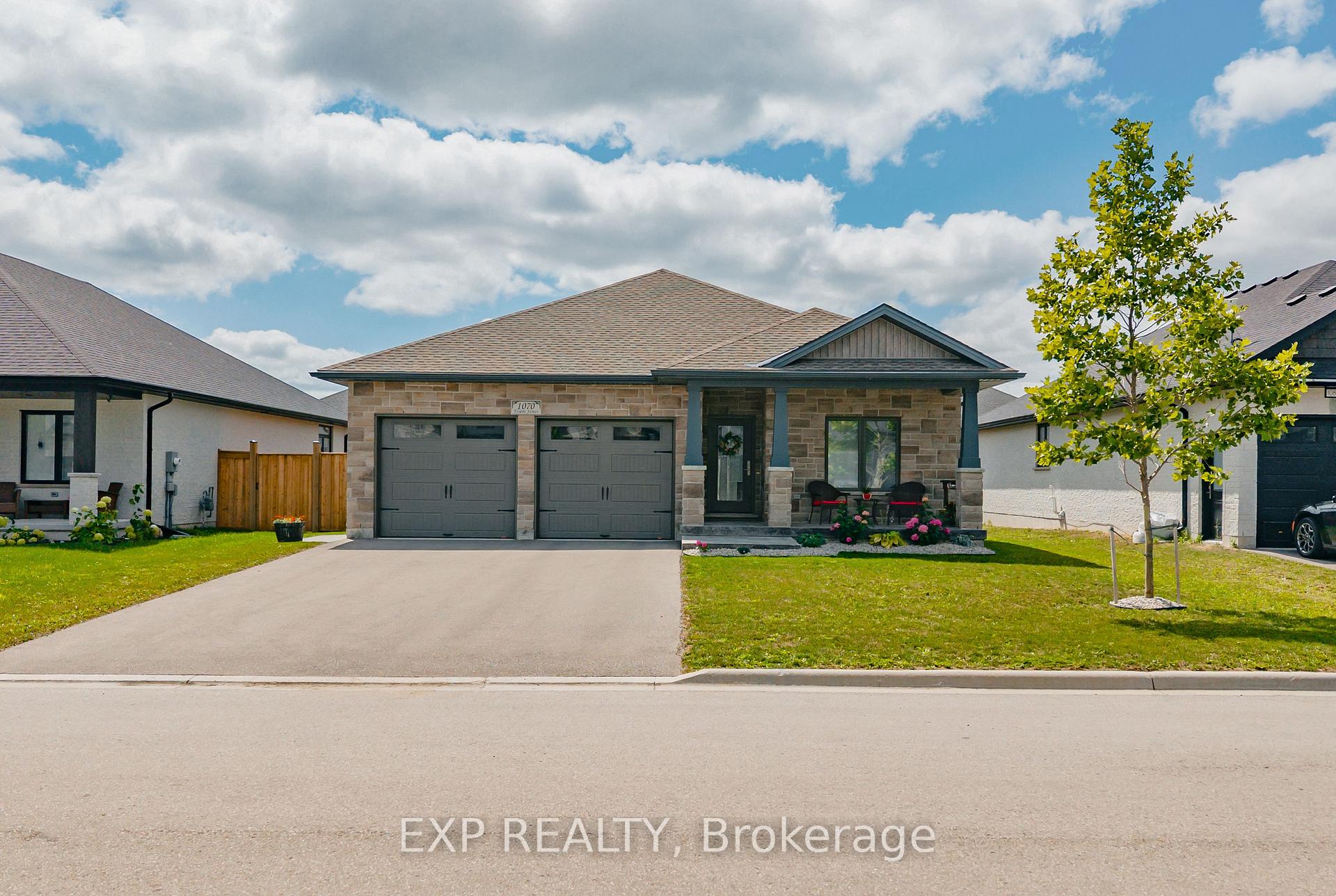 Photo 3 of 1070 Evans Street W, North Perth, Elma — HOMEH