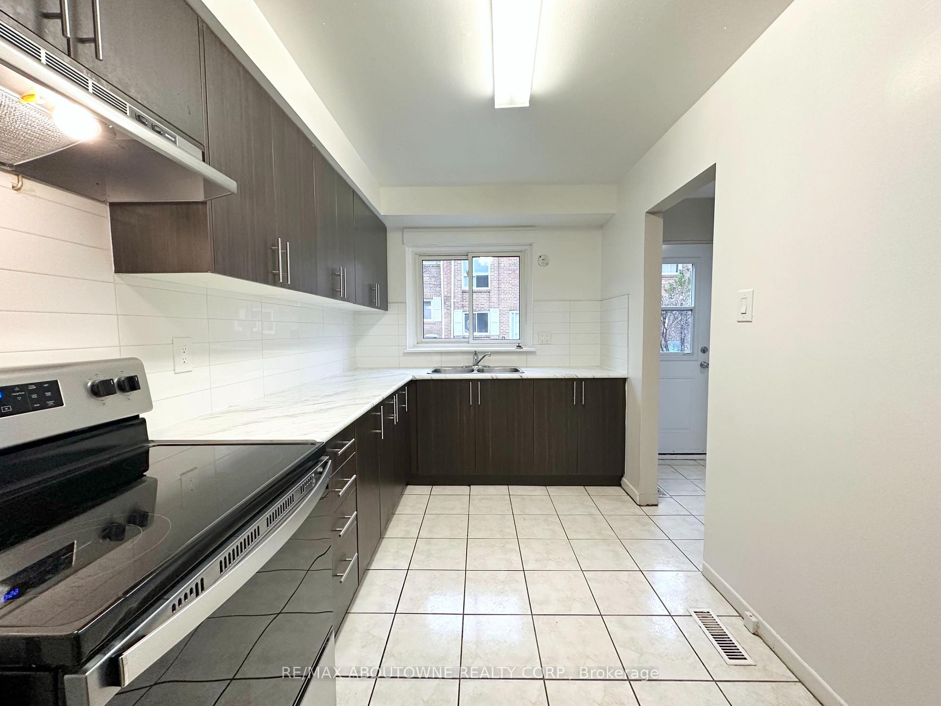 Photo 4 of Unit TH4, 63 Havenbrook Boulevard, North York, Henry Farm — HOMEH