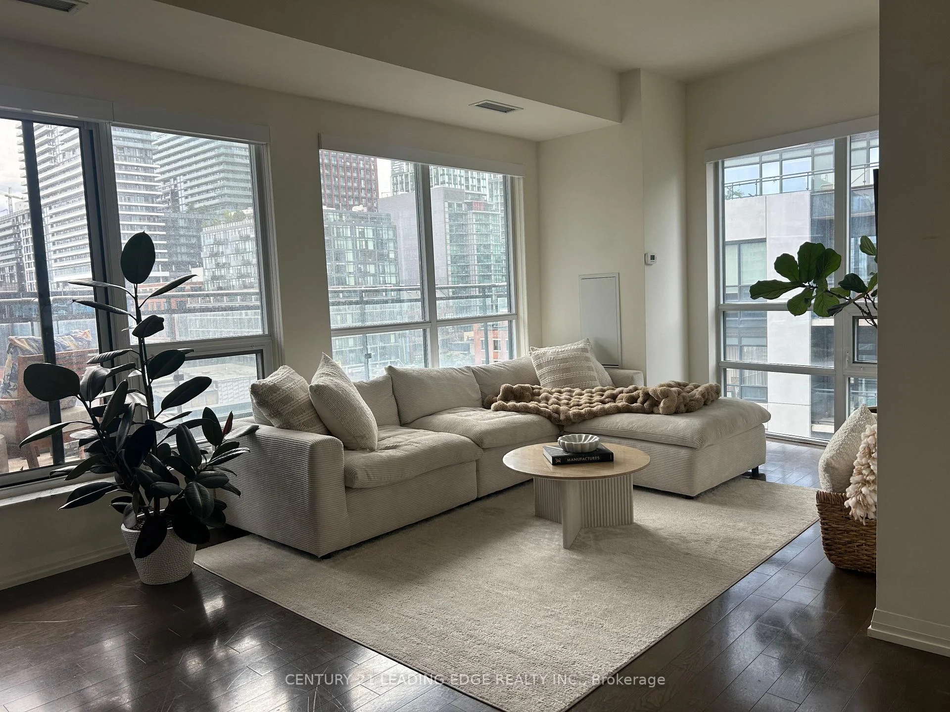 Photo 6 of Unit 939, 460 Adelaide Street E, Toronto, Moss Park — HOMEH