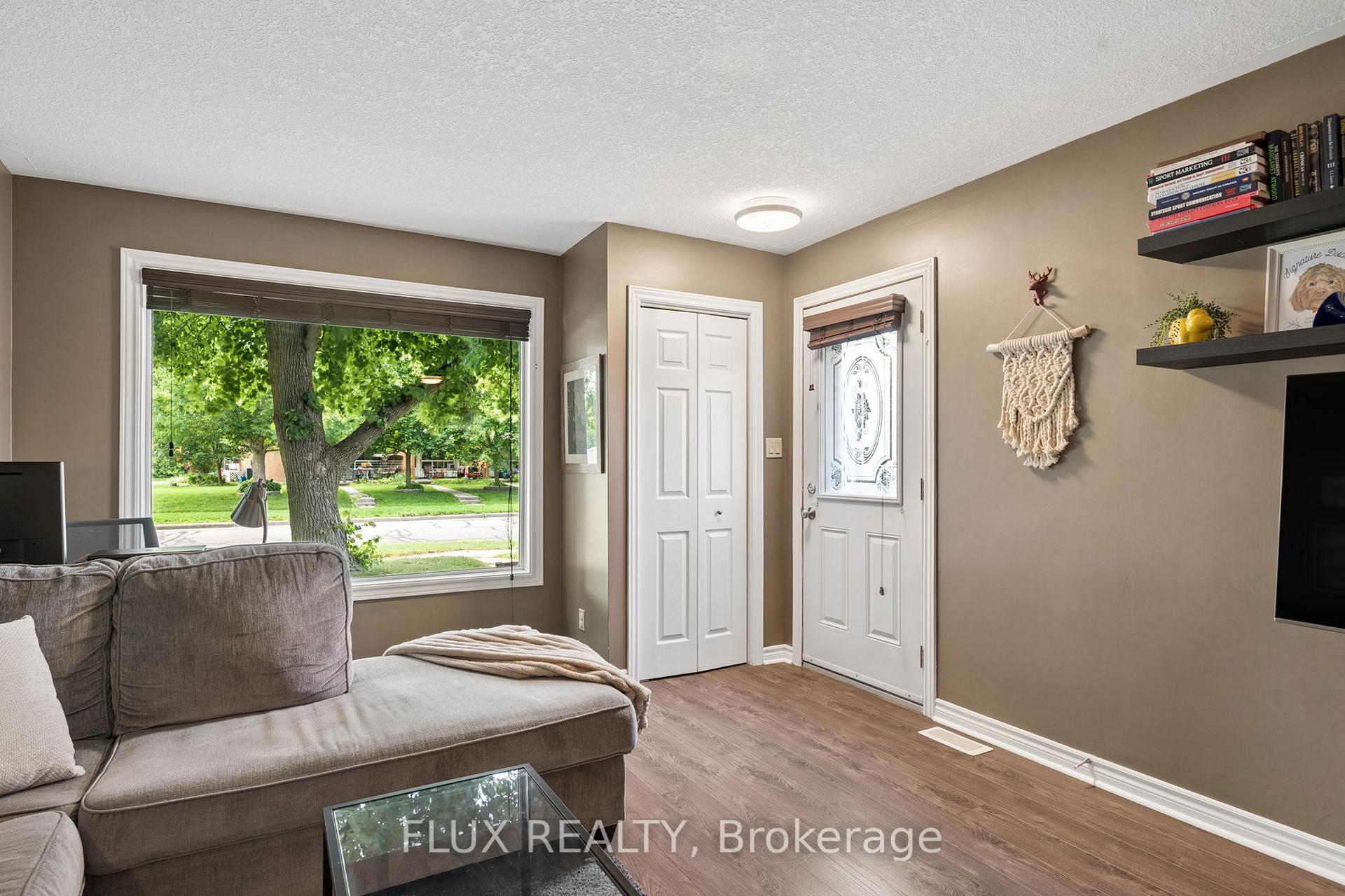 Photo 6 of Unit 9, 266 Dufferin Street, Stratford — HOMEH