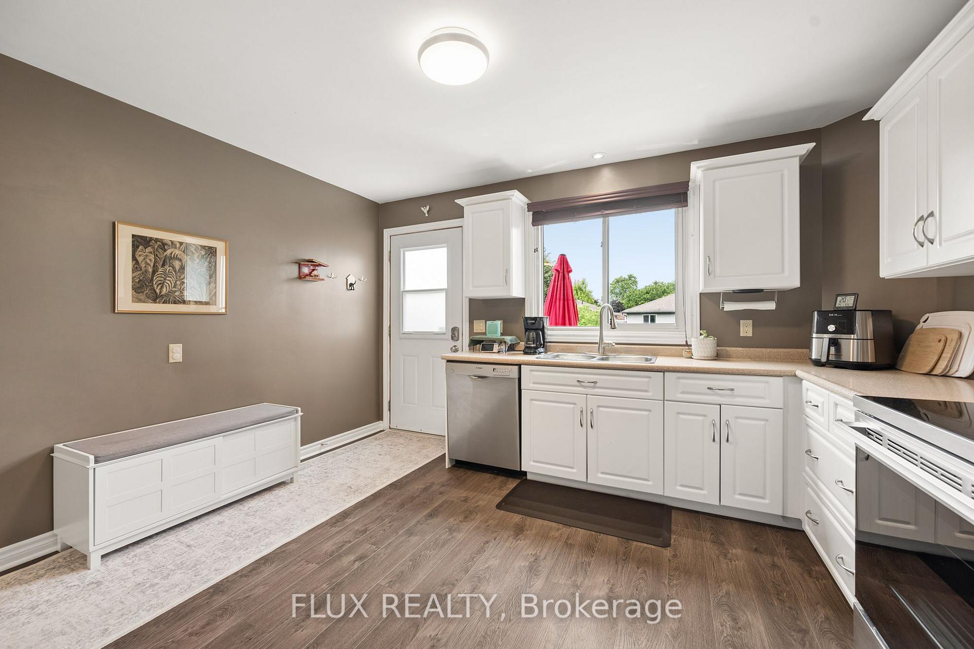 Photo 11 of Unit 9, 266 Dufferin Street, Stratford — HOMEH