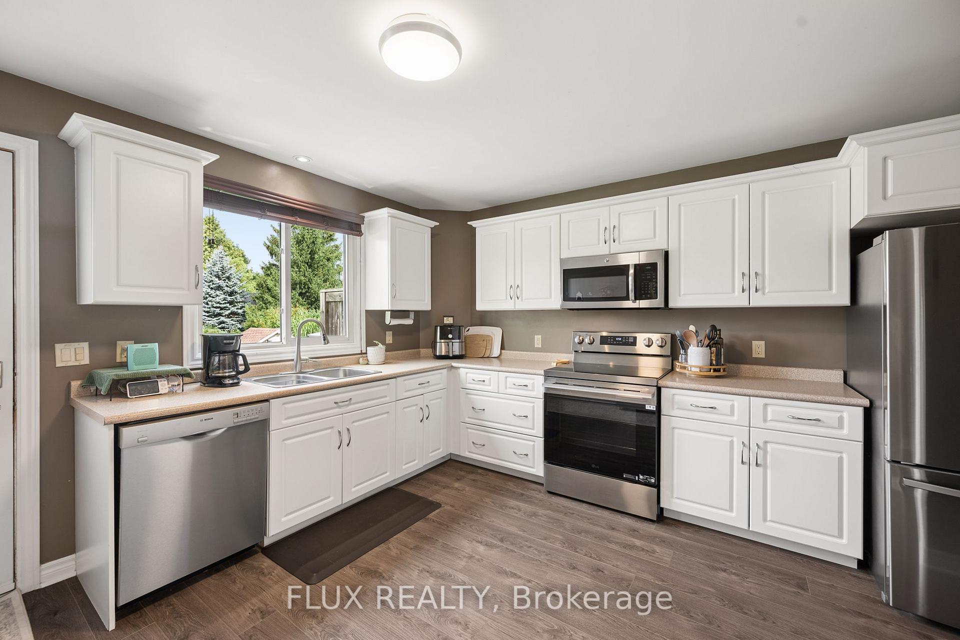 Photo 12 of Unit 9, 266 Dufferin Street, Stratford — HOMEH