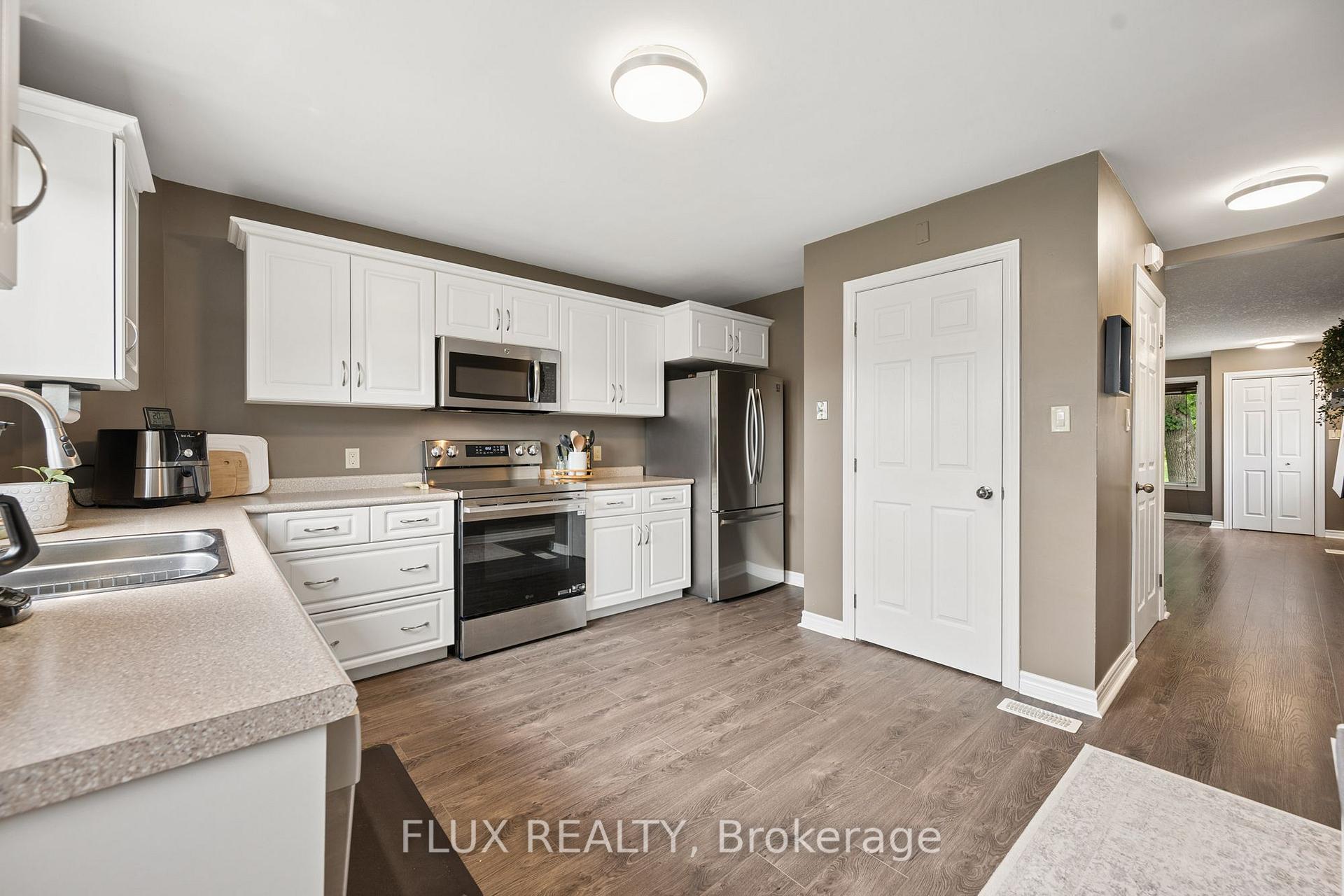 Photo 13 of Unit 9, 266 Dufferin Street, Stratford — HOMEH
