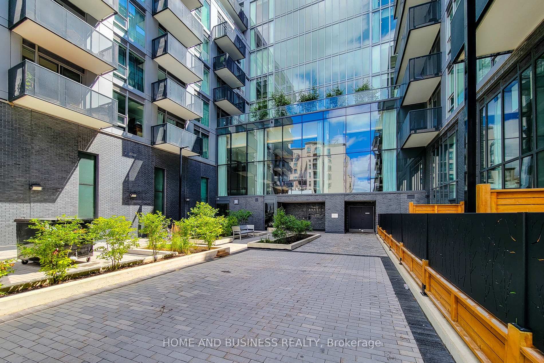 Photo 3 of Unit 710, 2450 Old Bronte Road E, Oakville, Westmount — HOMEH