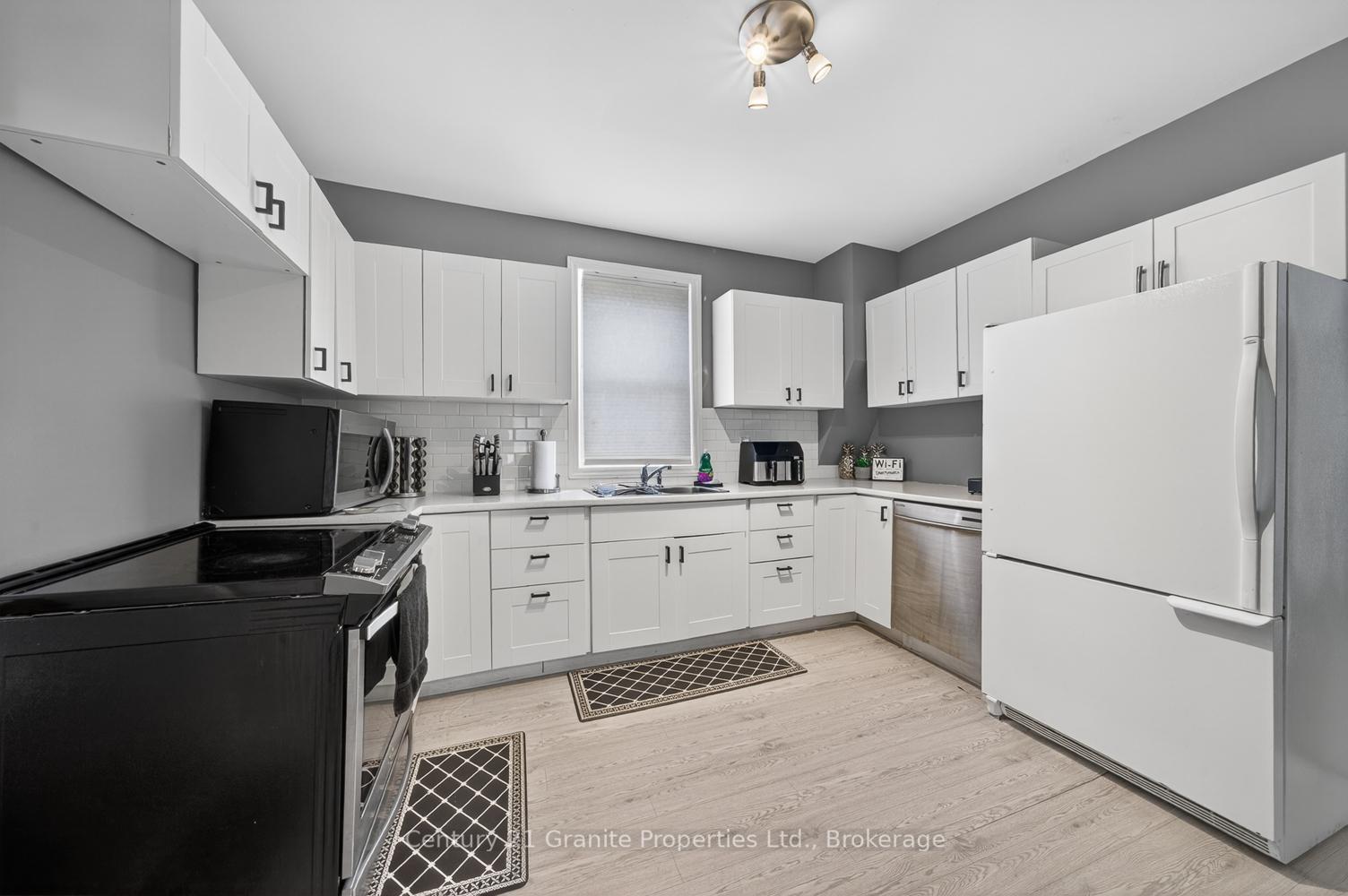Photo 12 of 50 William Street, Parry Sound — HOMEH