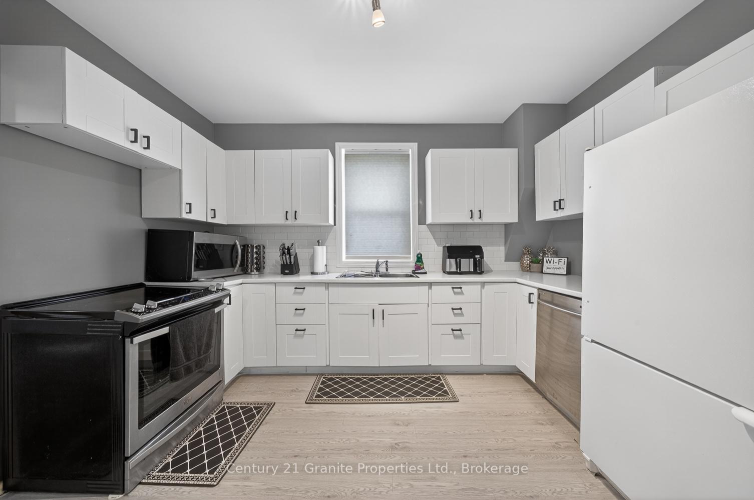 Photo 13 of 50 William Street, Parry Sound — HOMEH