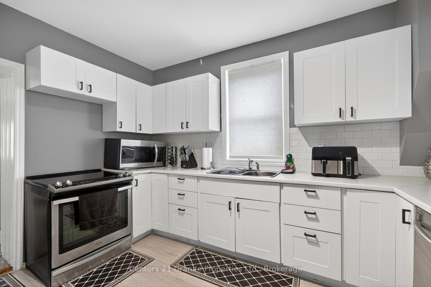 Photo 14 of 50 William Street, Parry Sound — HOMEH
