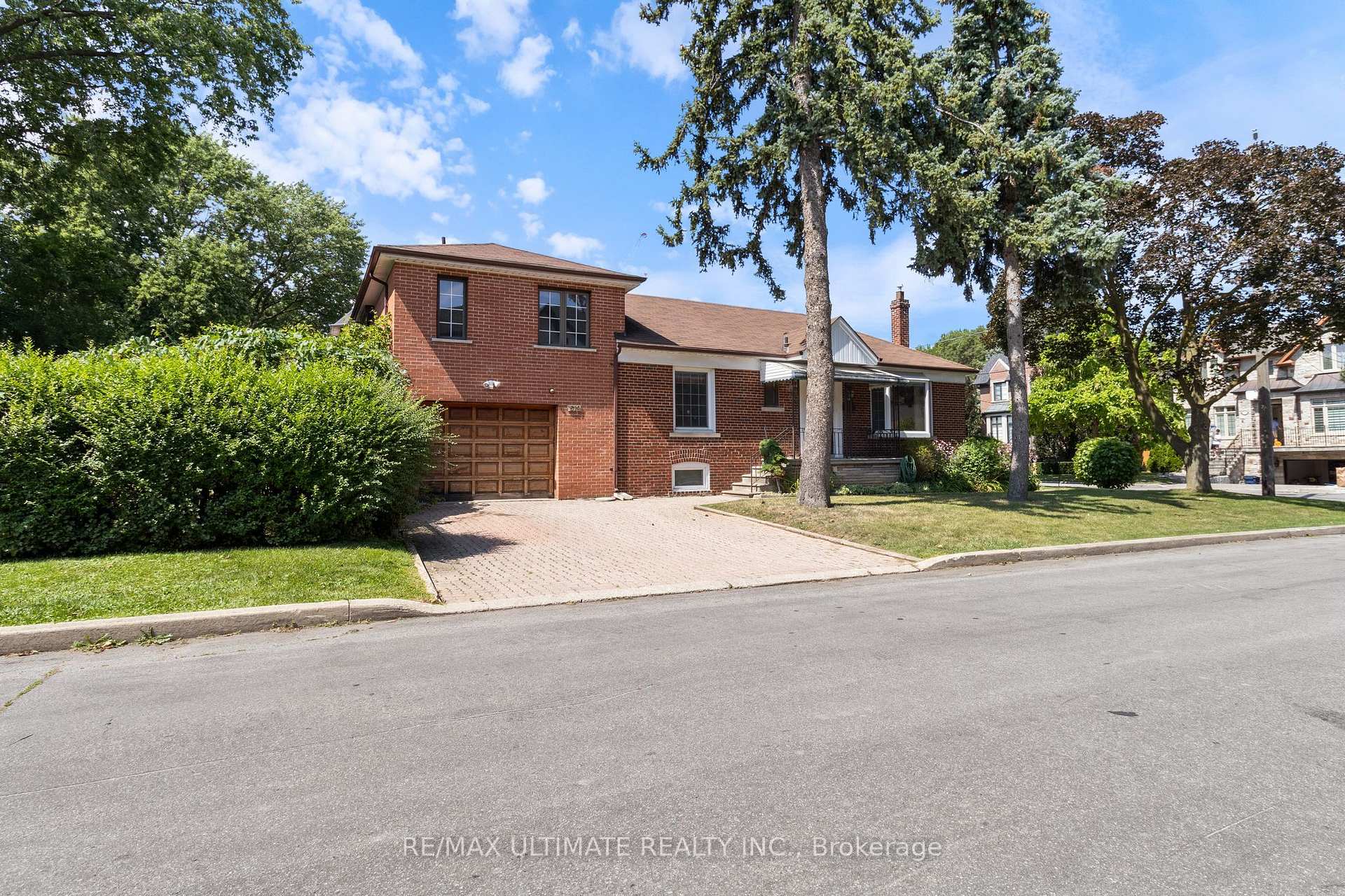 Photo 2 of 519 Douglas Avenue, Toronto, Bedford Park-Nortown — HOMEH