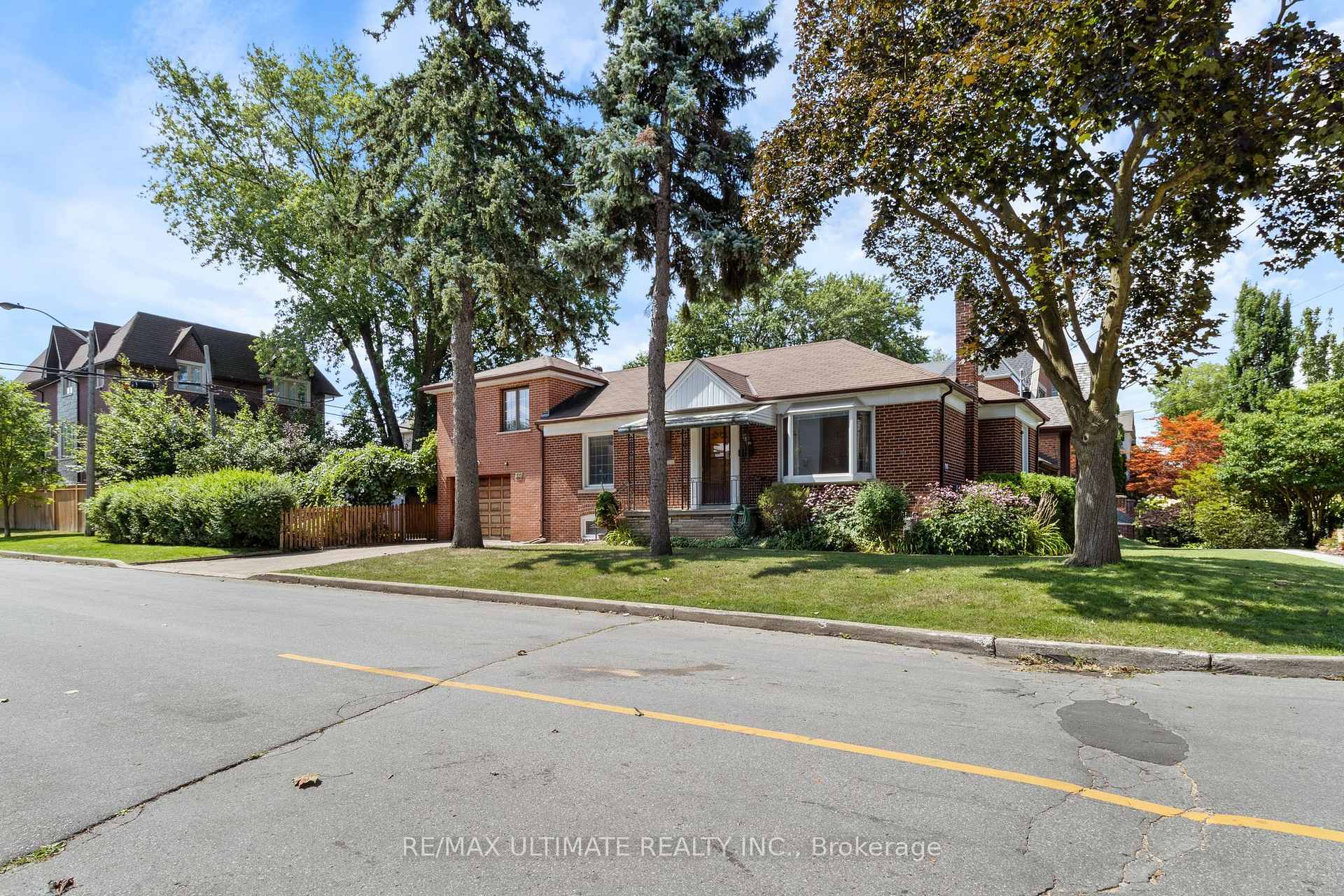 Photo 3 of 519 Douglas Avenue, Toronto, Bedford Park-Nortown — HOMEH