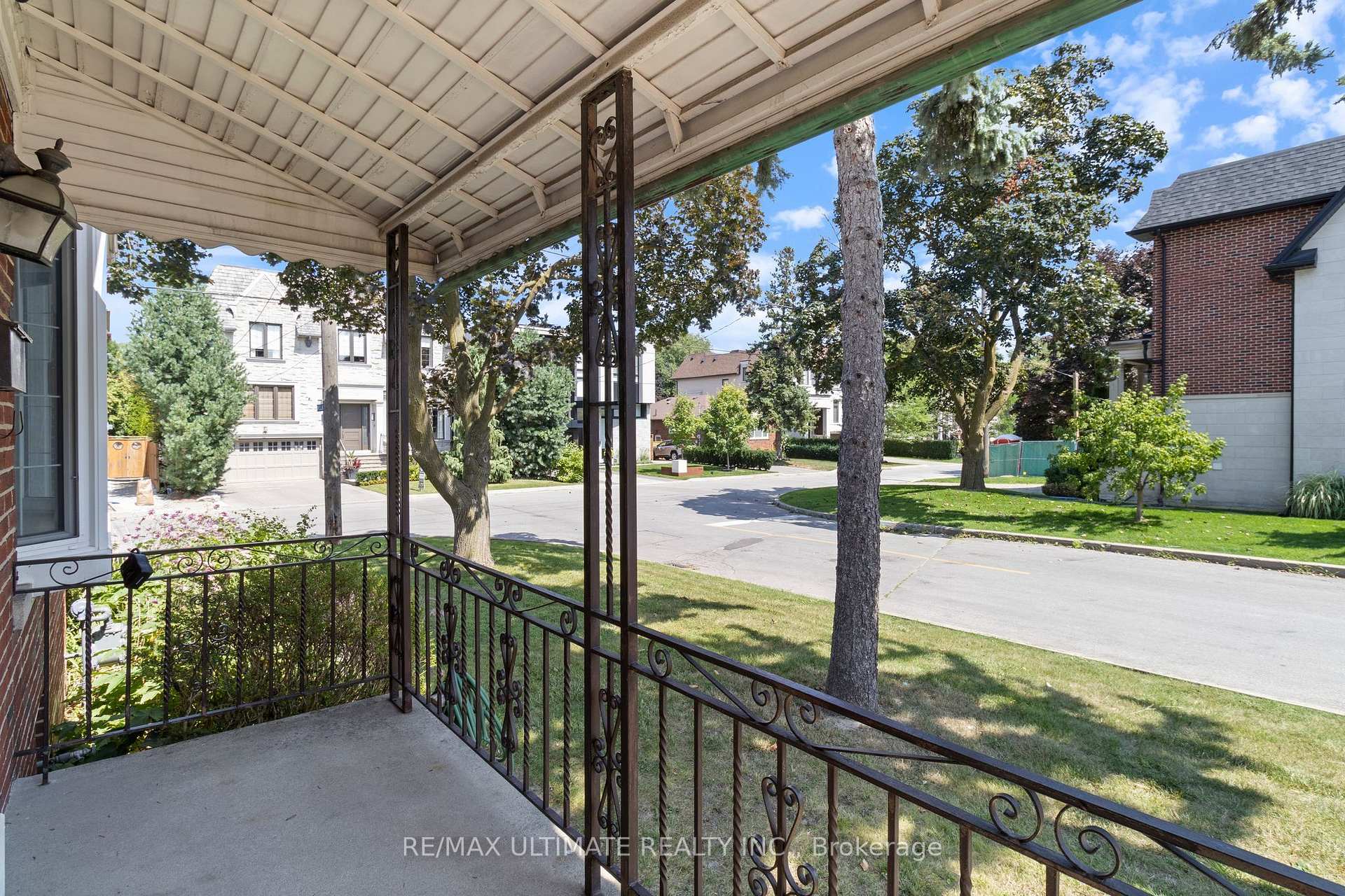 Photo 4 of 519 Douglas Avenue, Toronto, Bedford Park-Nortown — HOMEH