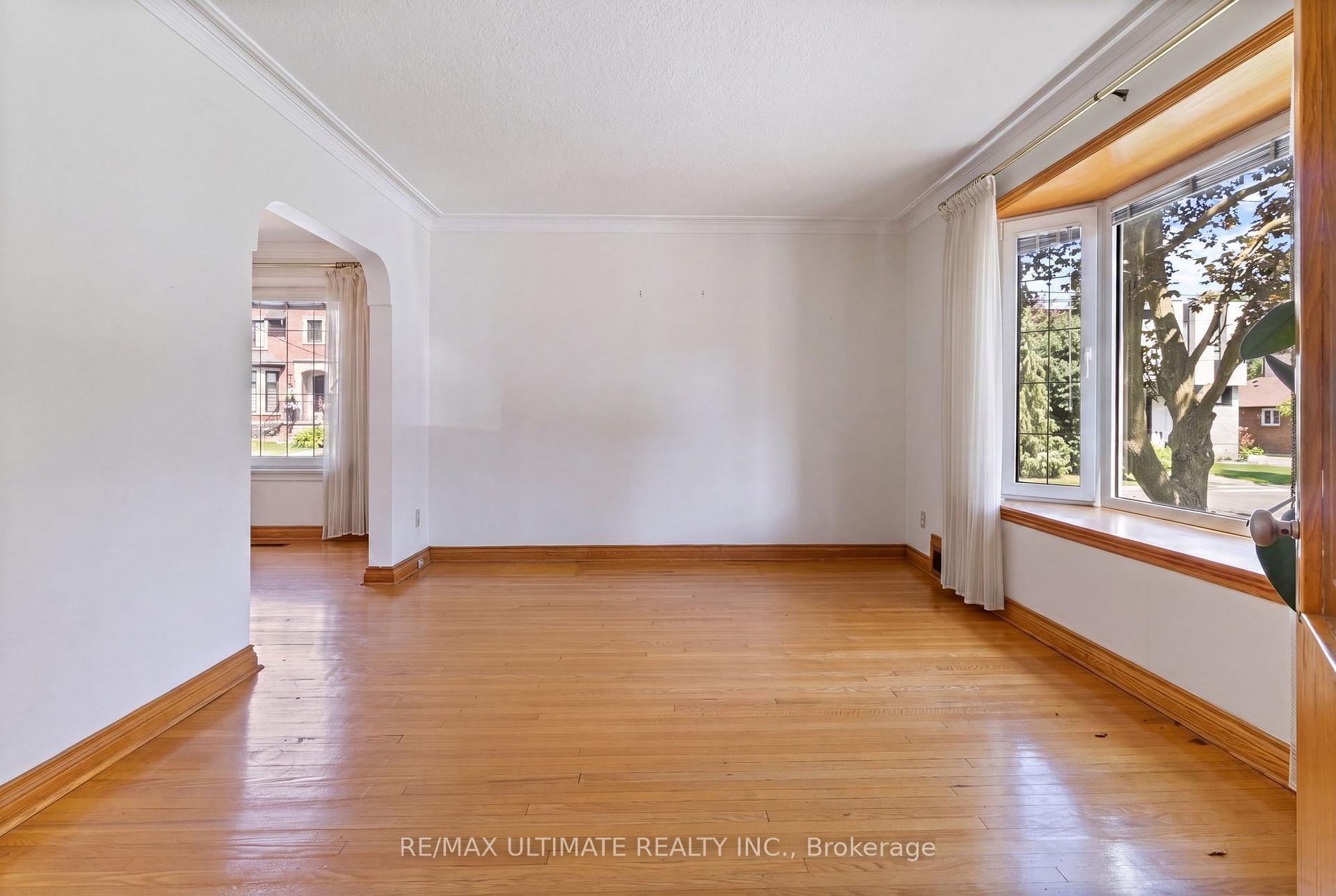 Photo 7 of 519 Douglas Avenue, Toronto, Bedford Park-Nortown — HOMEH