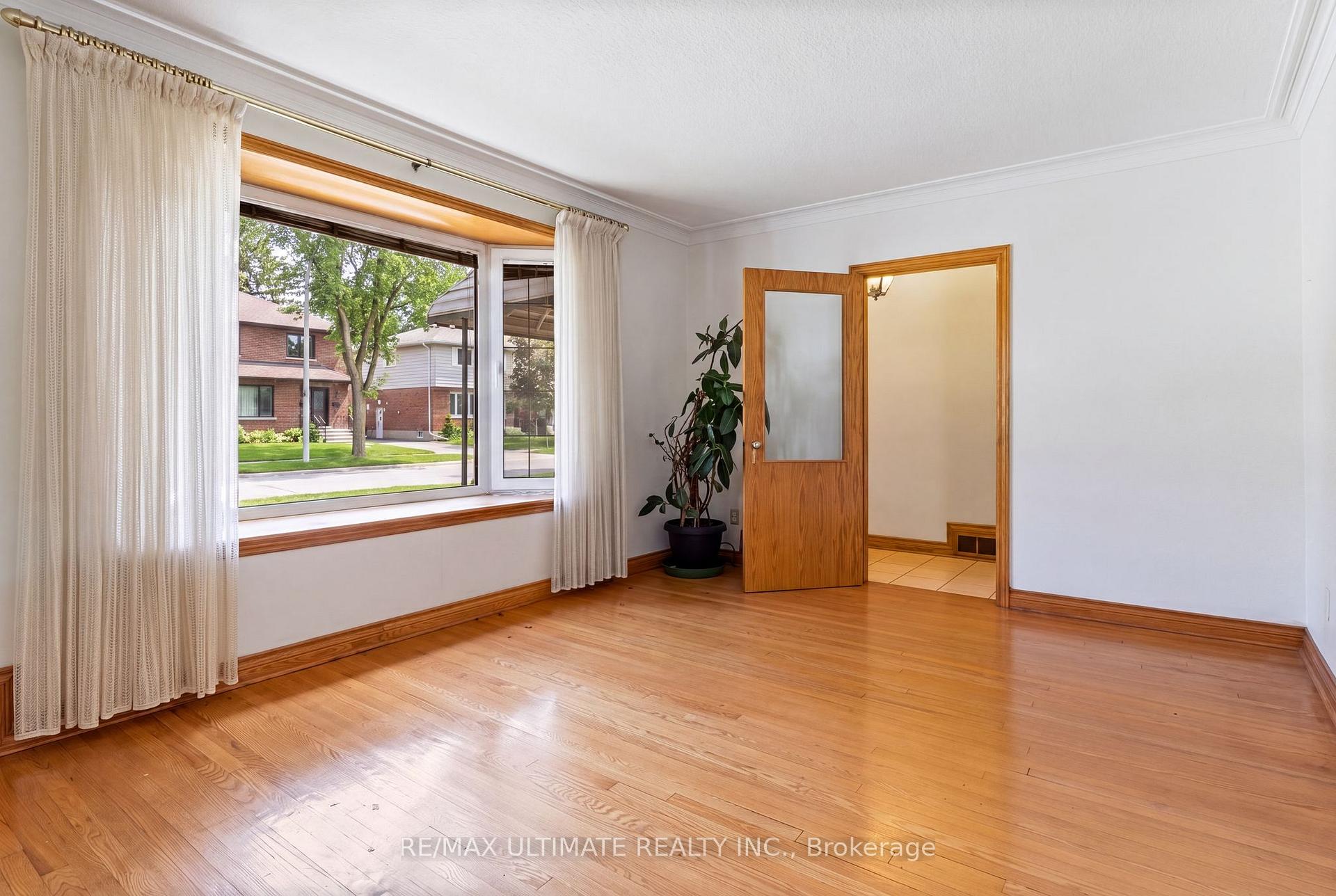 Photo 8 of 519 Douglas Avenue, Toronto, Bedford Park-Nortown — HOMEH