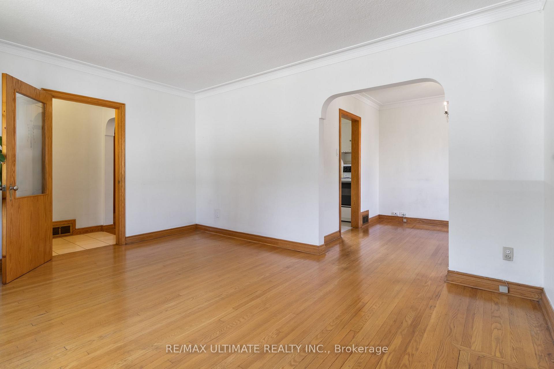 Photo 9 of 519 Douglas Avenue, Toronto, Bedford Park-Nortown — HOMEH