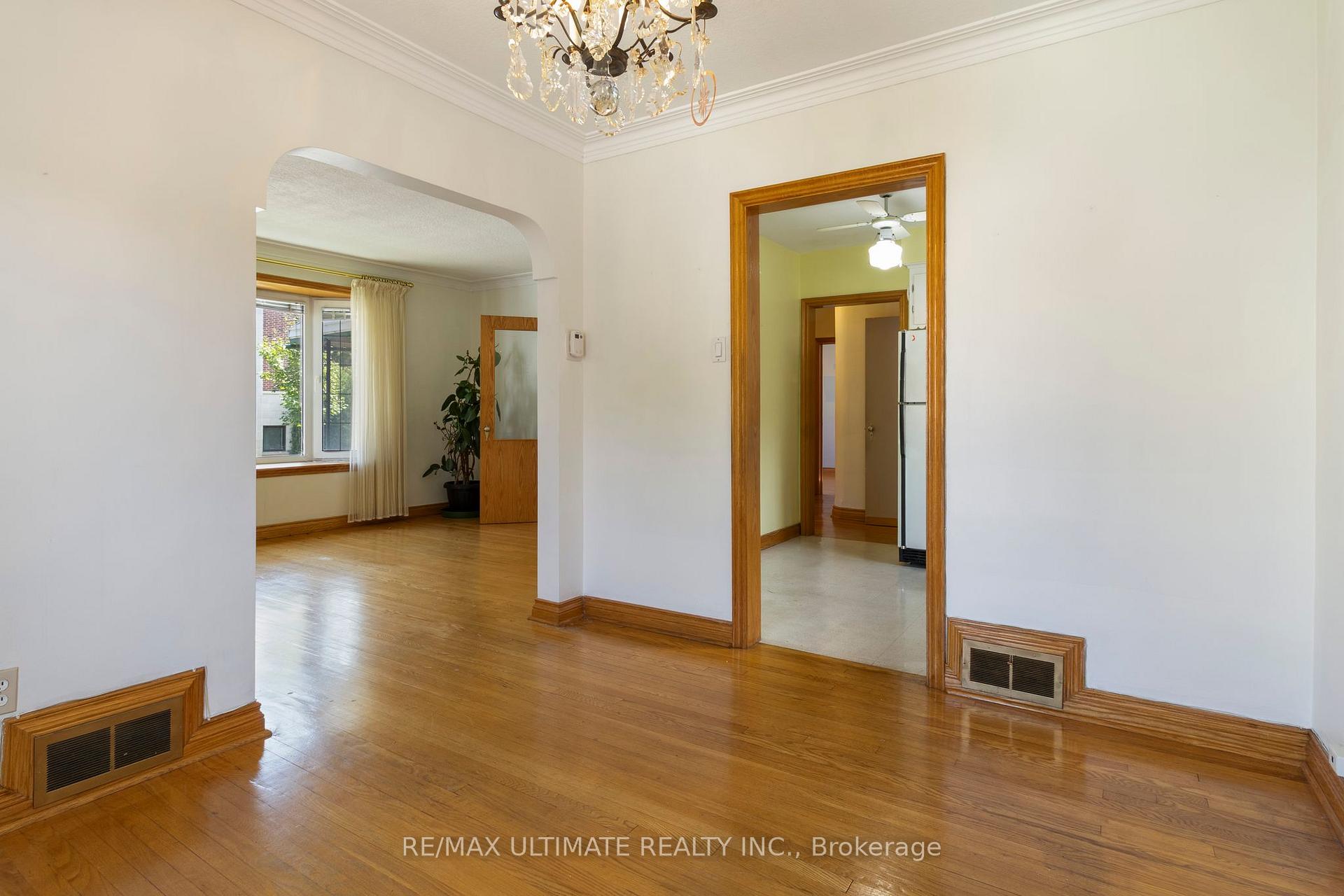 Photo 11 of 519 Douglas Avenue, Toronto, Bedford Park-Nortown — HOMEH