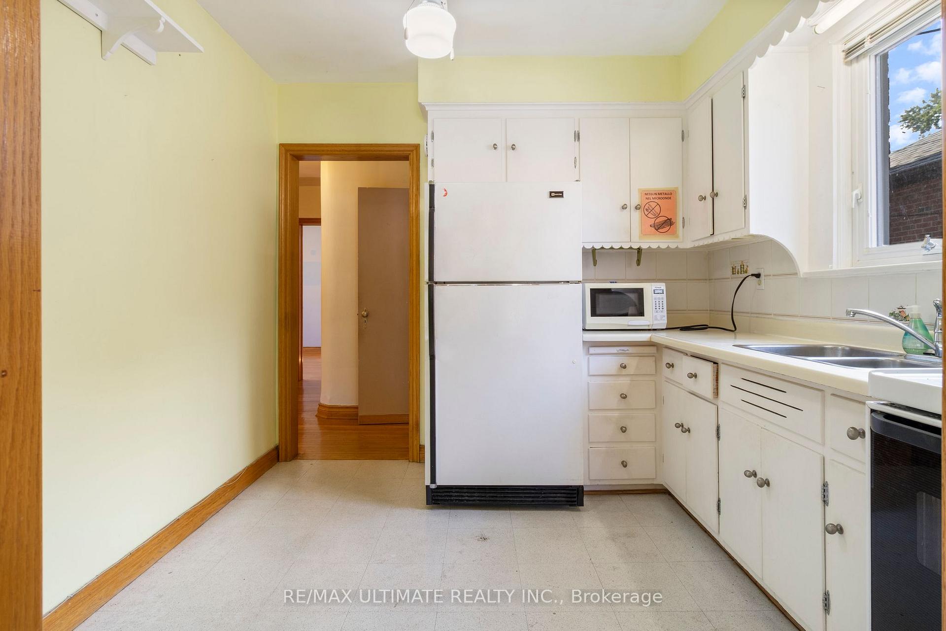 Photo 12 of 519 Douglas Avenue, Toronto, Bedford Park-Nortown — HOMEH