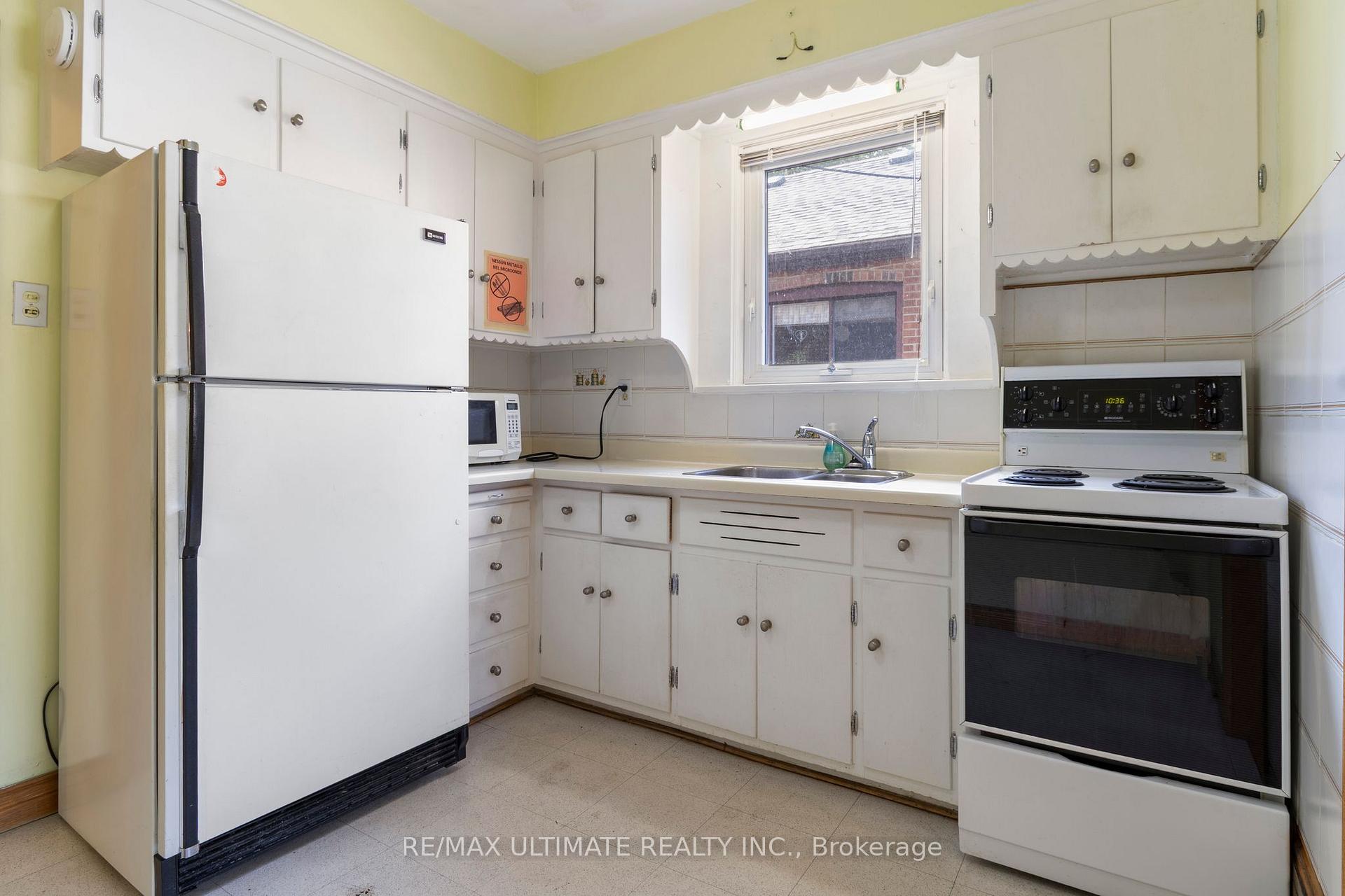 Photo 13 of 519 Douglas Avenue, Toronto, Bedford Park-Nortown — HOMEH