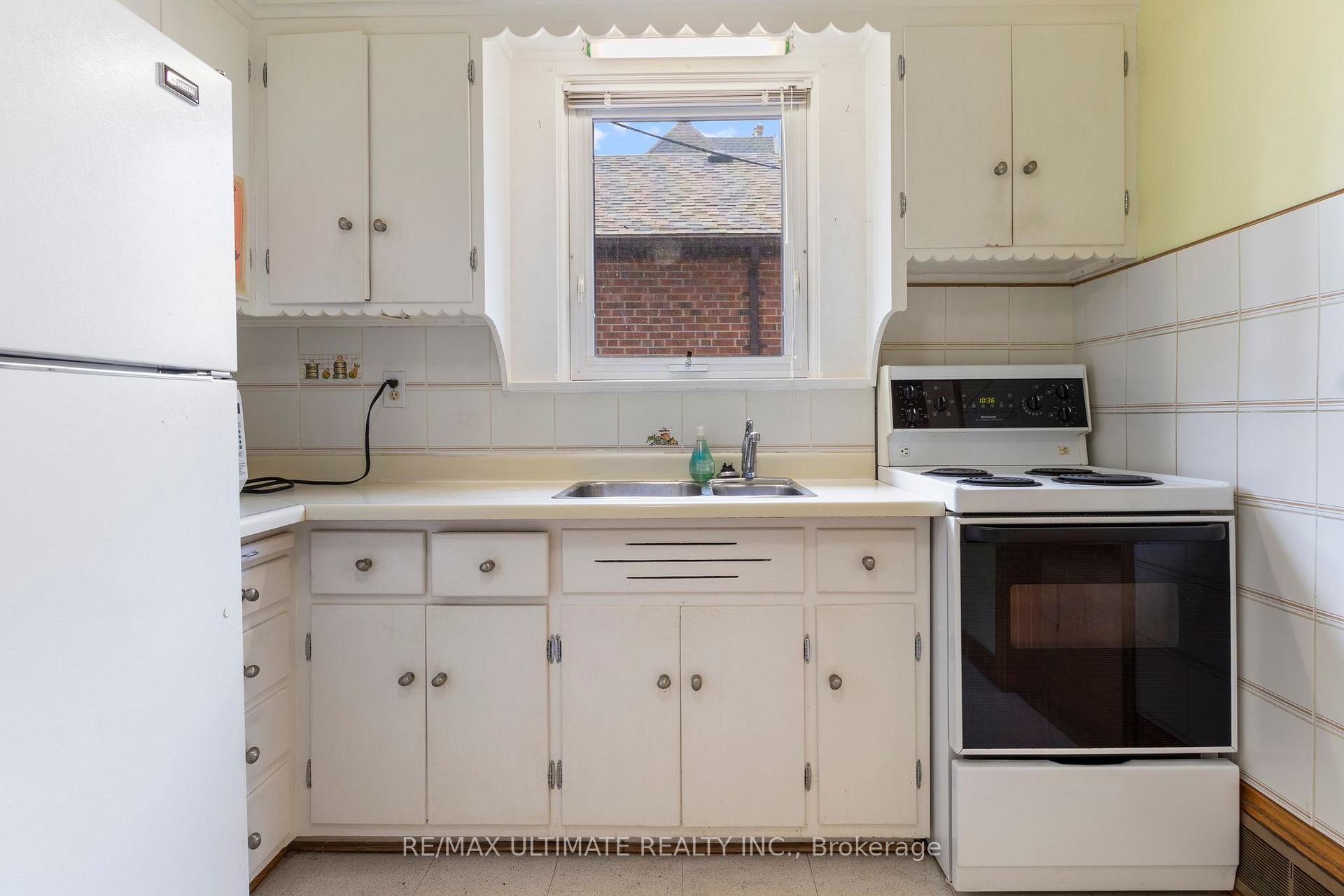 Photo 14 of 519 Douglas Avenue, Toronto, Bedford Park-Nortown — HOMEH