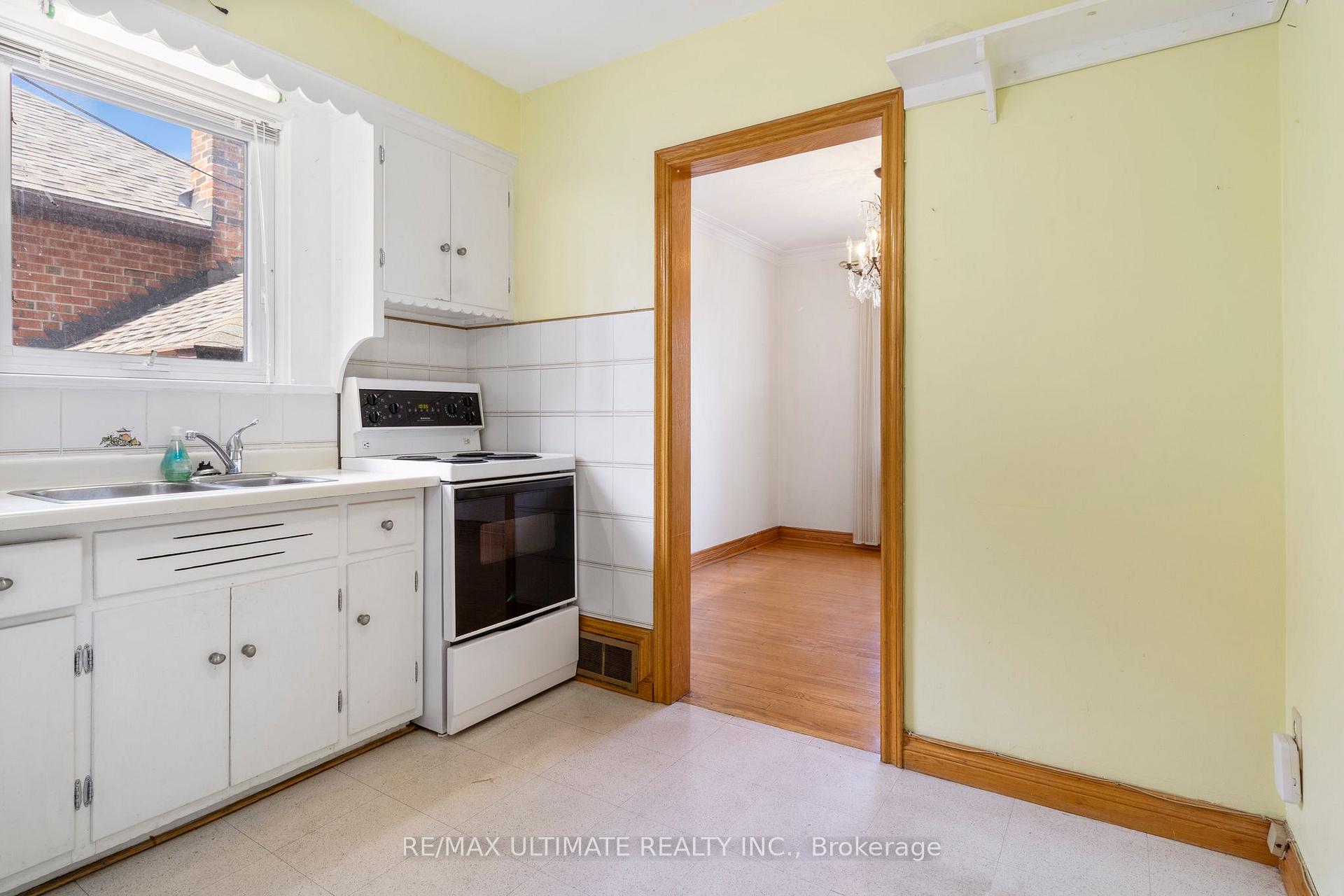 Photo 15 of 519 Douglas Avenue, Toronto, Bedford Park-Nortown — HOMEH