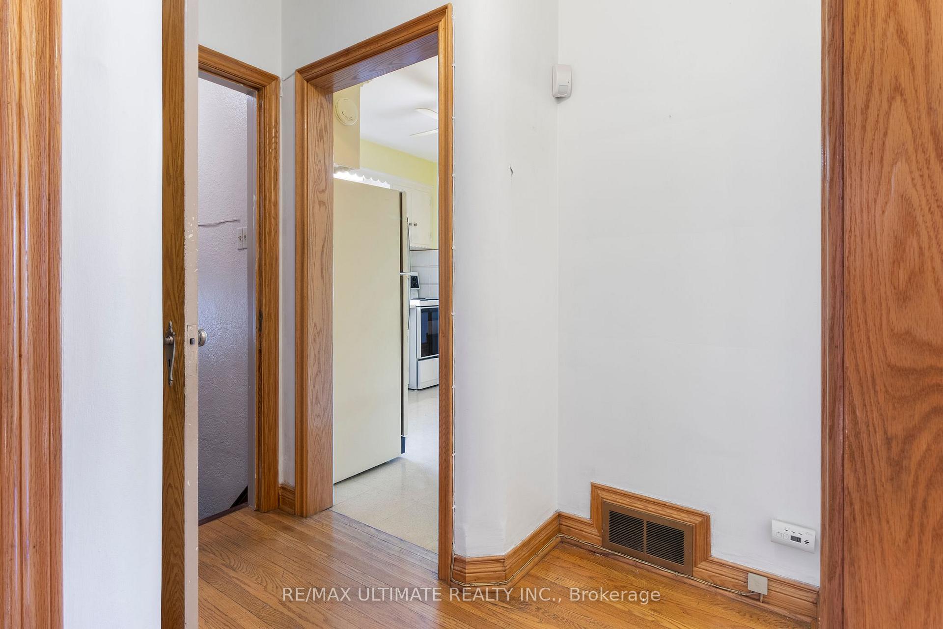 Photo 16 of 519 Douglas Avenue, Toronto, Bedford Park-Nortown — HOMEH