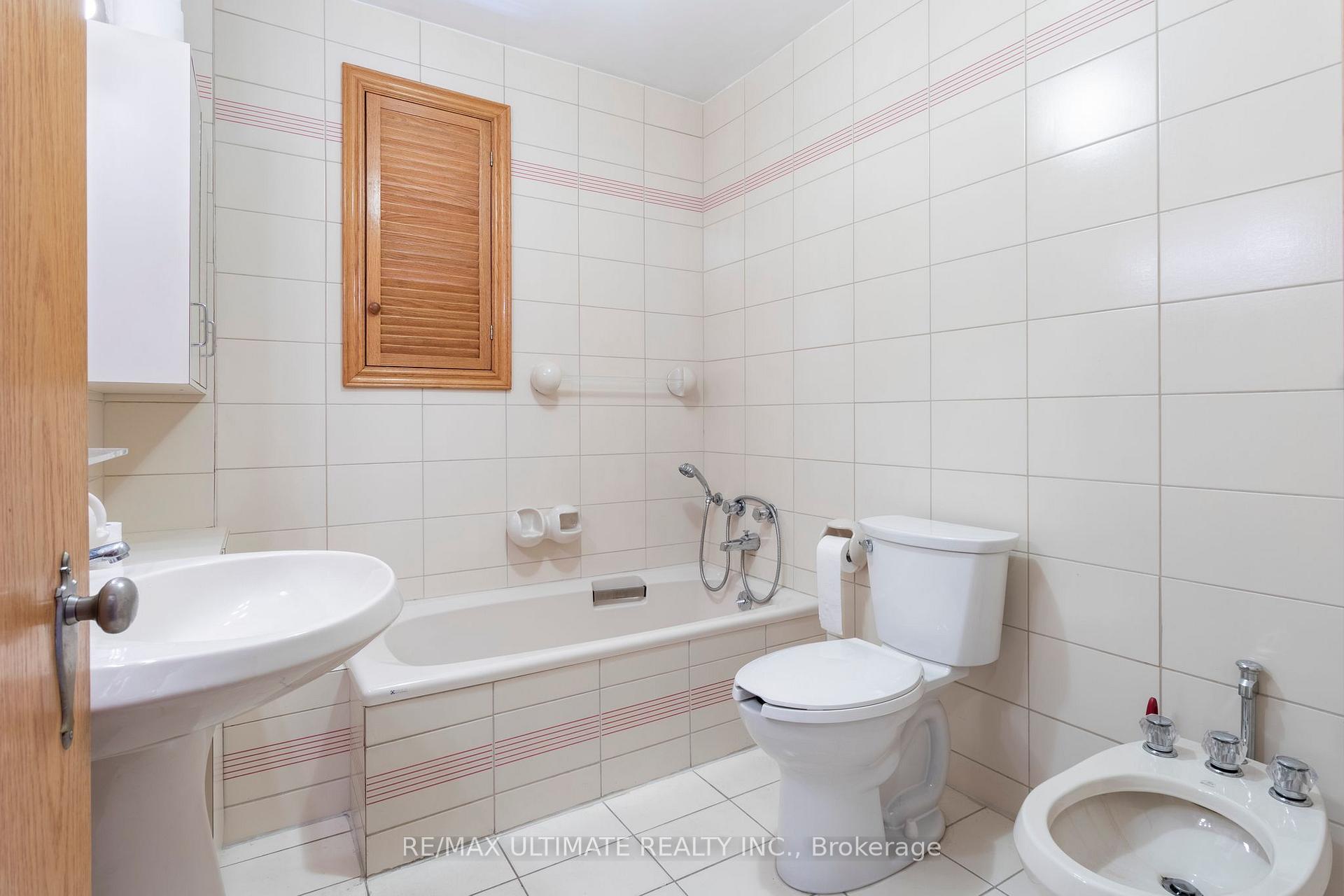 Photo 17 of 519 Douglas Avenue, Toronto, Bedford Park-Nortown — HOMEH