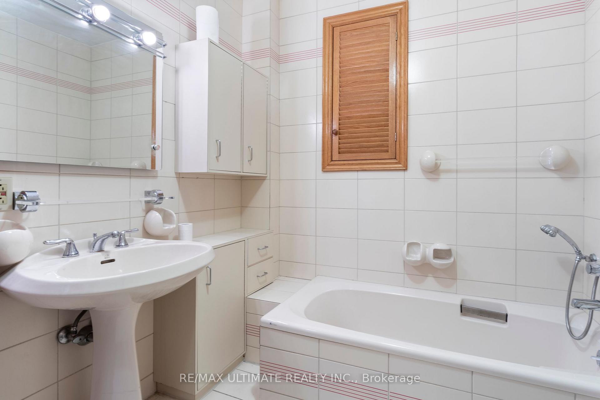 Photo 18 of 519 Douglas Avenue, Toronto, Bedford Park-Nortown — HOMEH