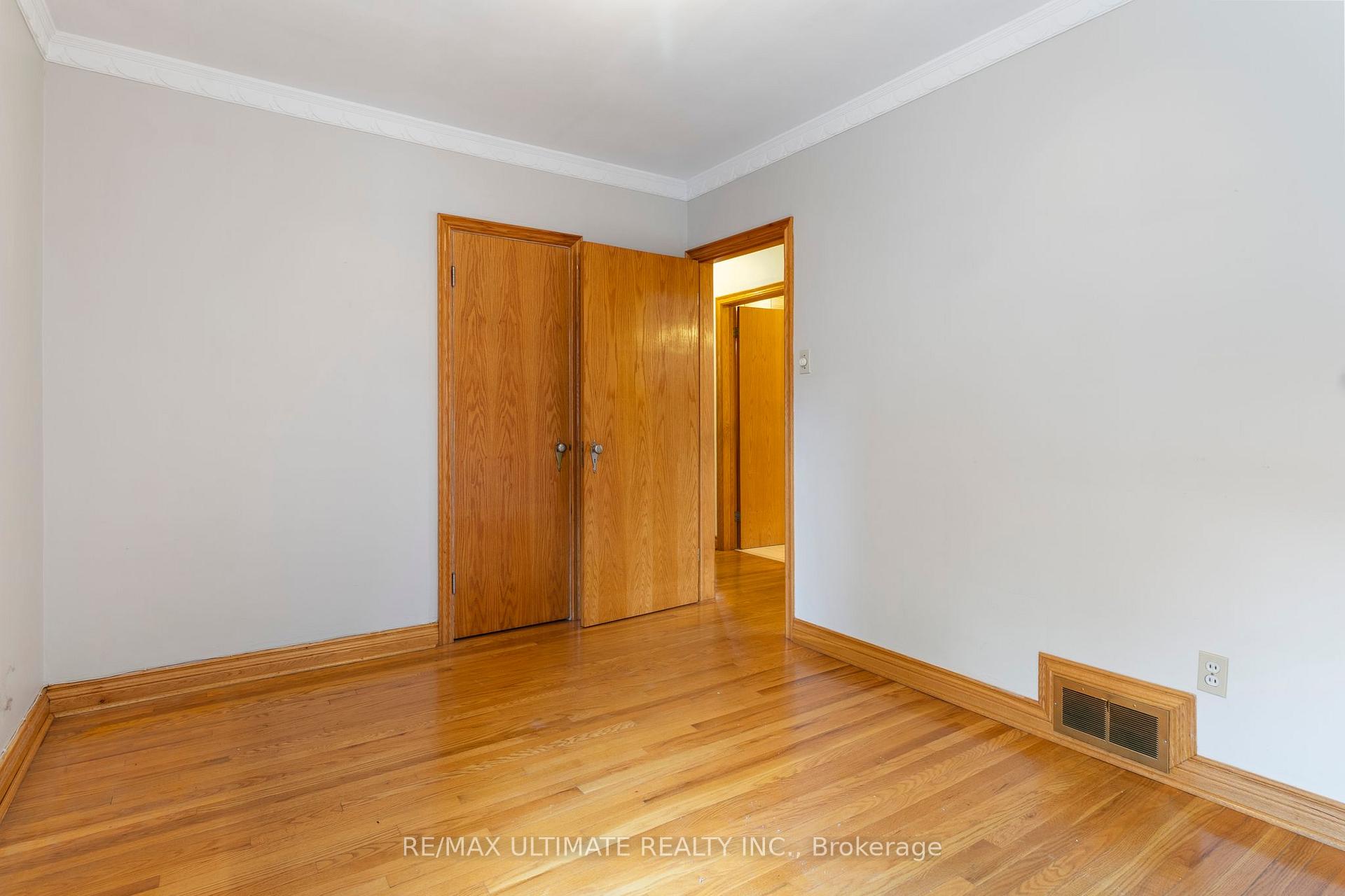 Photo 20 of 519 Douglas Avenue, Toronto, Bedford Park-Nortown — HOMEH