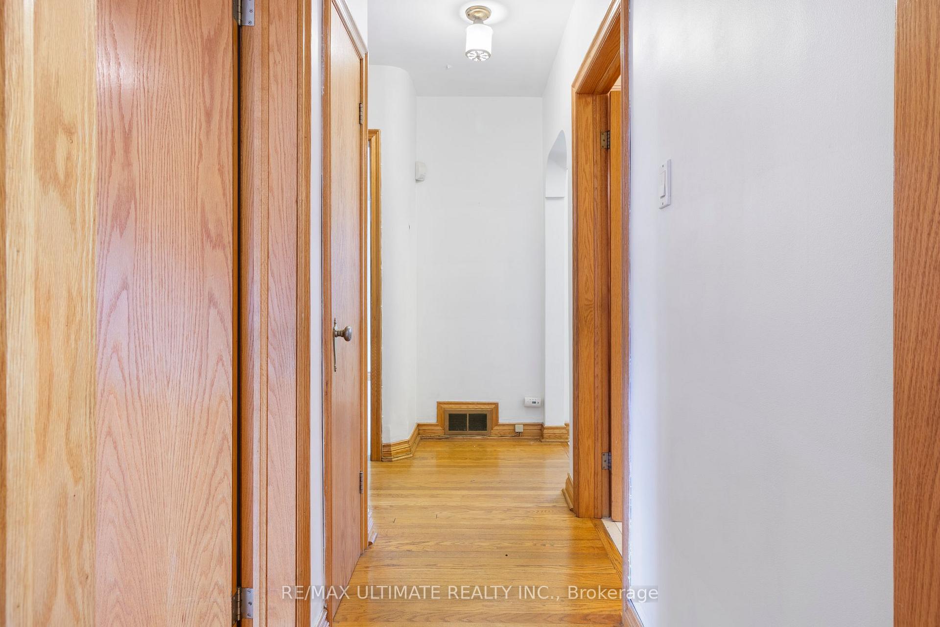 Photo 21 of 519 Douglas Avenue, Toronto, Bedford Park-Nortown — HOMEH