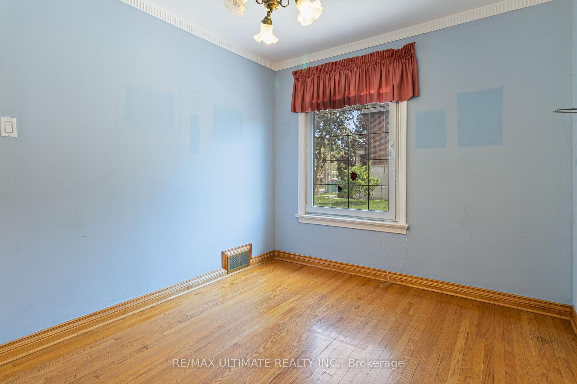 Photo 23 of 519 Douglas Avenue, Toronto, Bedford Park-Nortown — HOMEH