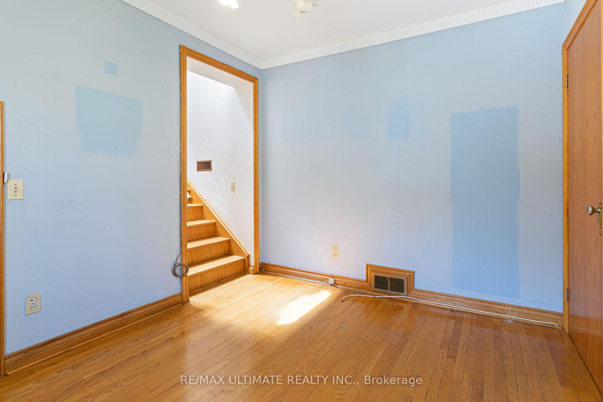 Photo 24 of 519 Douglas Avenue, Toronto, Bedford Park-Nortown — HOMEH