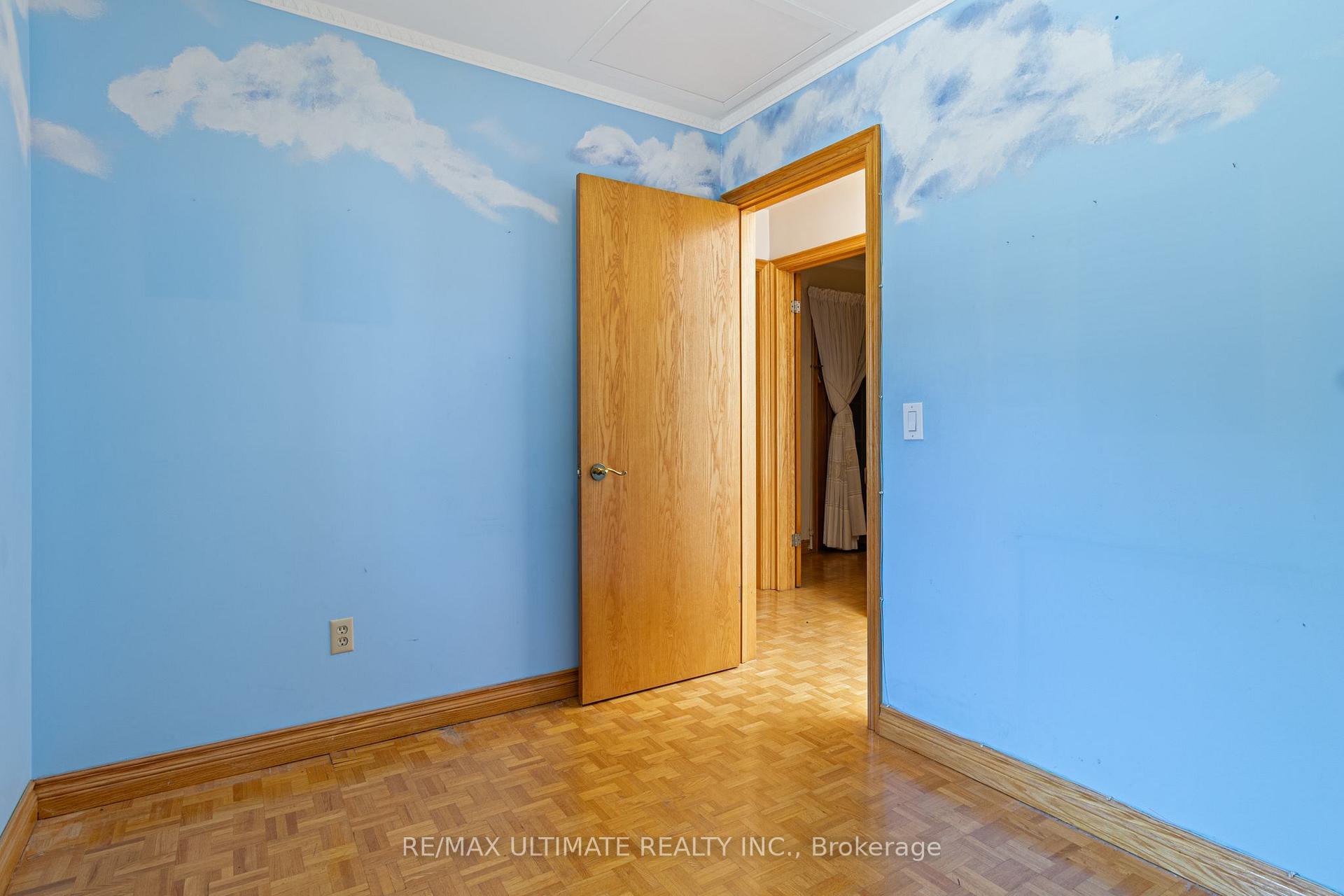 Photo 27 of 519 Douglas Avenue, Toronto, Bedford Park-Nortown — HOMEH
