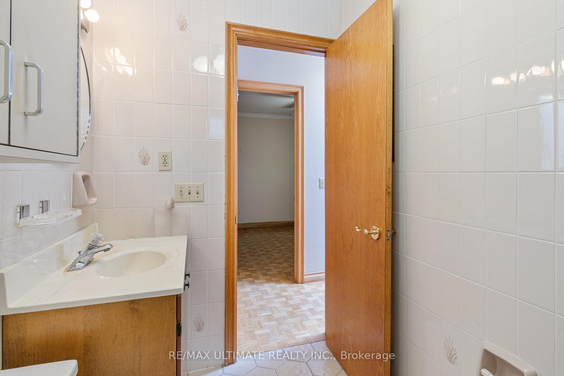 Photo 31 of 519 Douglas Avenue, Toronto, Bedford Park-Nortown — HOMEH