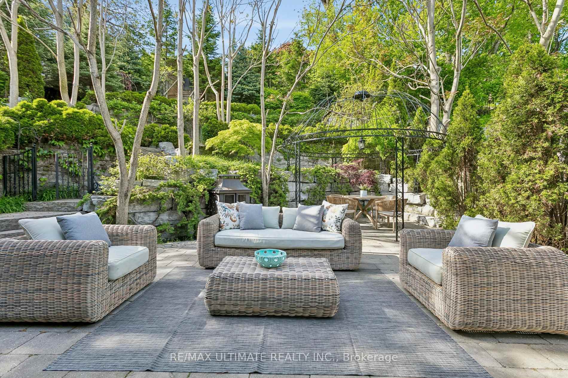 Photo 5 of 73 Bonnyview Drive, Etobicoke, Stonegate-Queensway — HOMEH