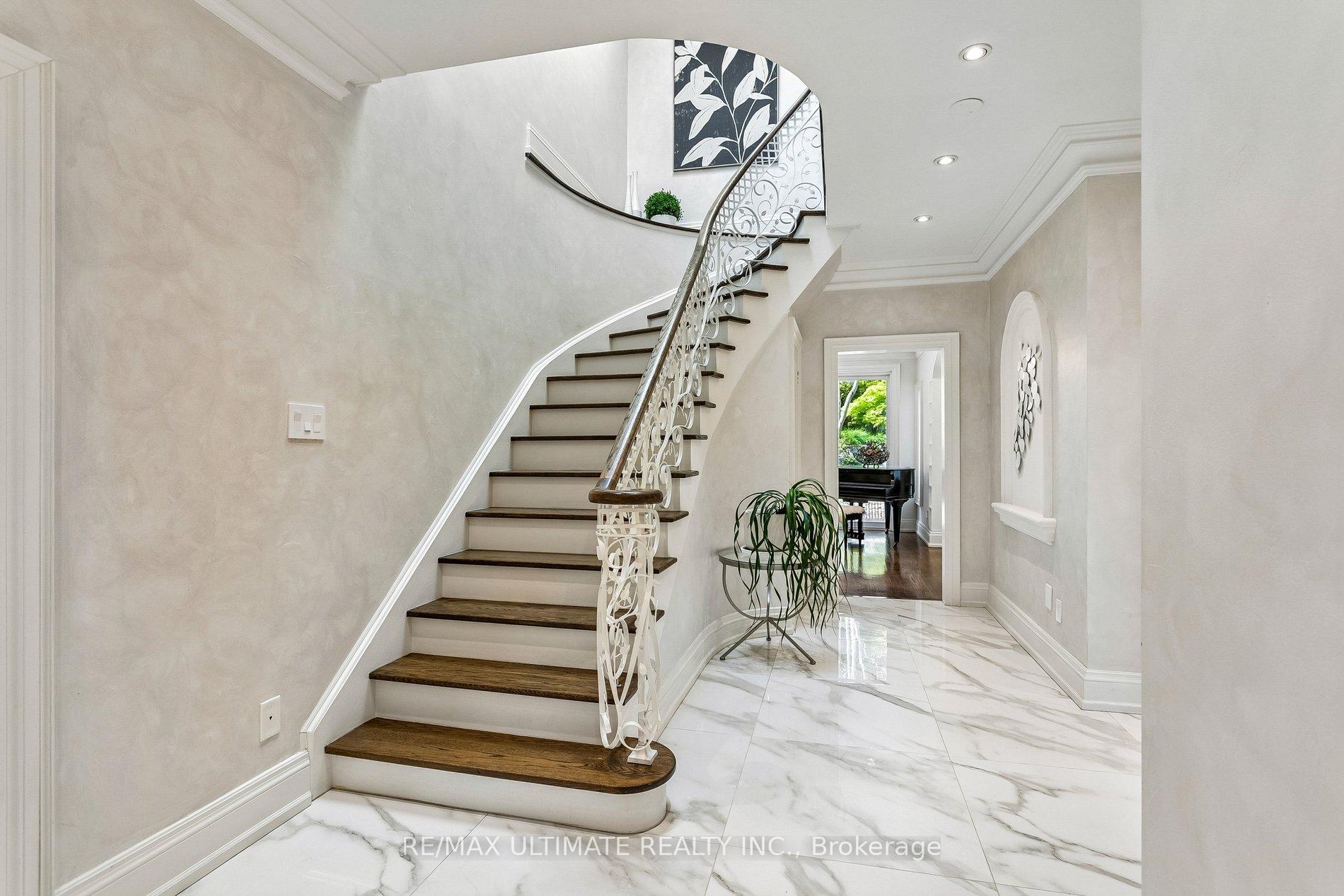Photo 10 of 73 Bonnyview Drive, Etobicoke, Stonegate-Queensway — HOMEH