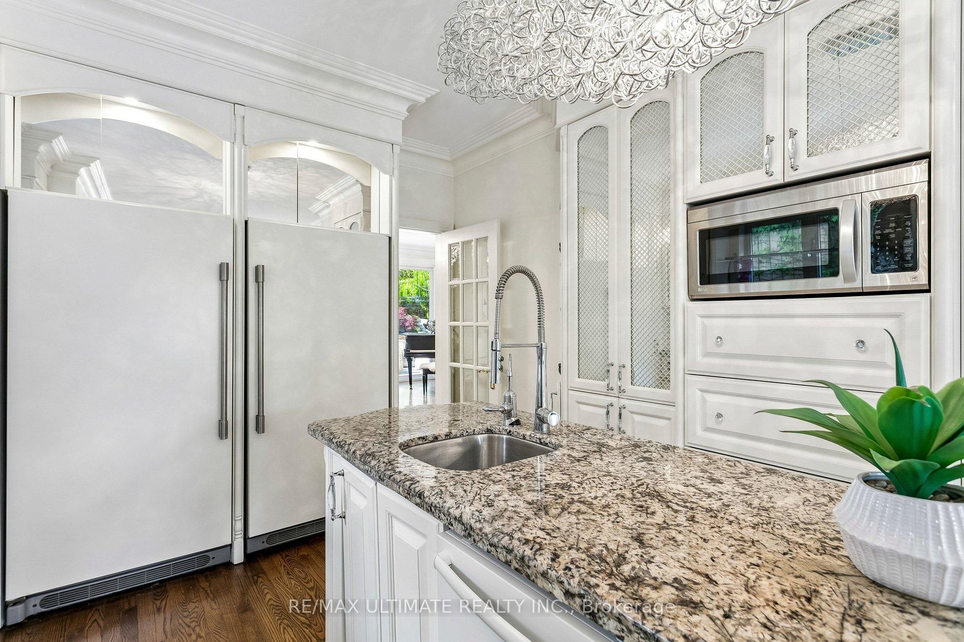 Photo 12 of 73 Bonnyview Drive, Etobicoke, Stonegate-Queensway — HOMEH