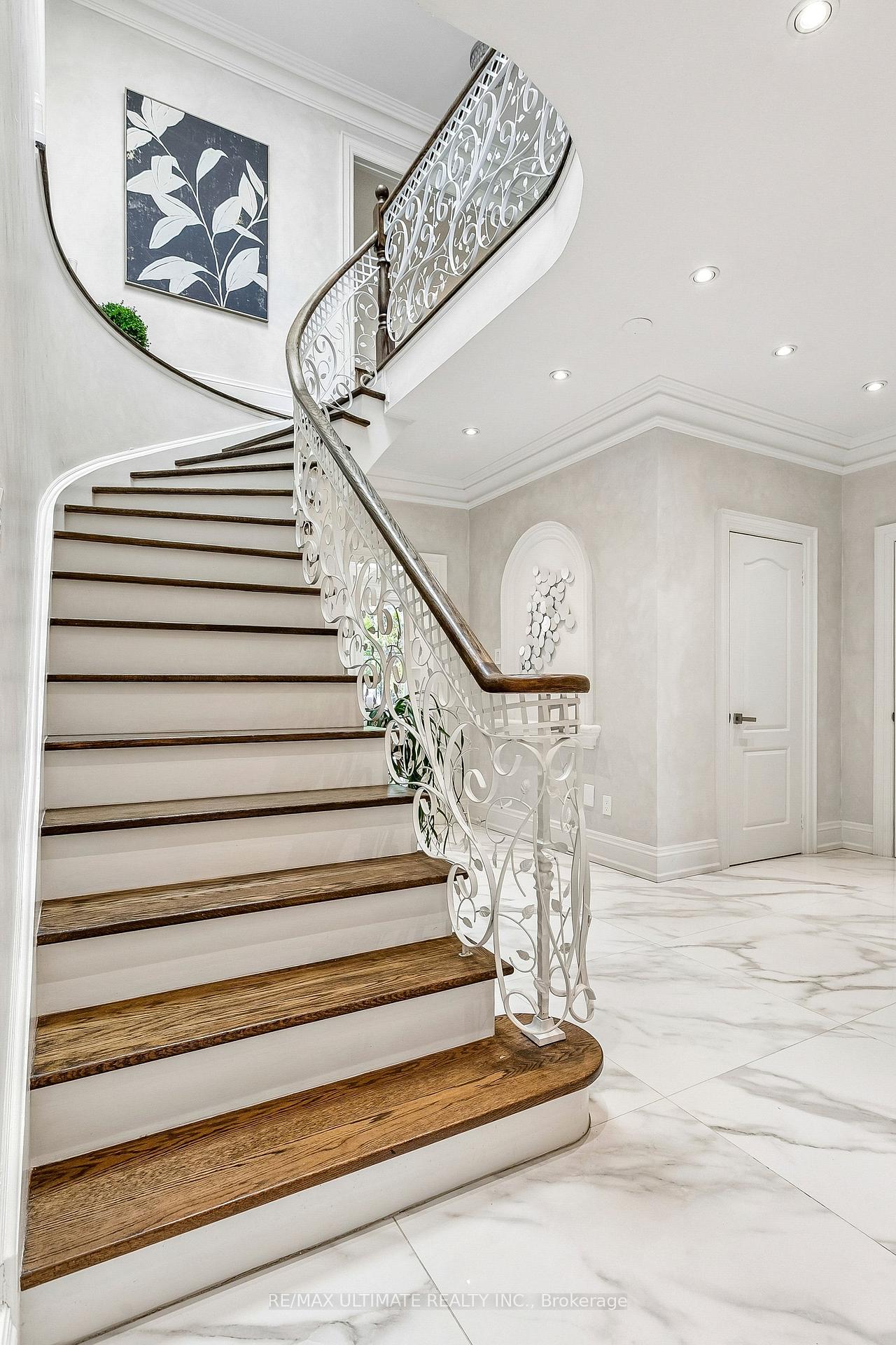 Photo 25 of 73 Bonnyview Drive, Etobicoke, Stonegate-Queensway — HOMEH