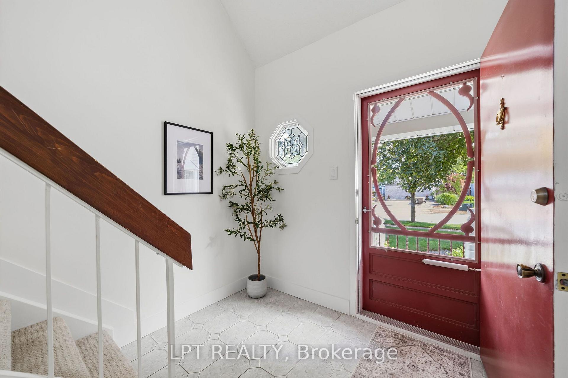 Photo 6 of 17 Monmore Road, London, North F — HOMEH