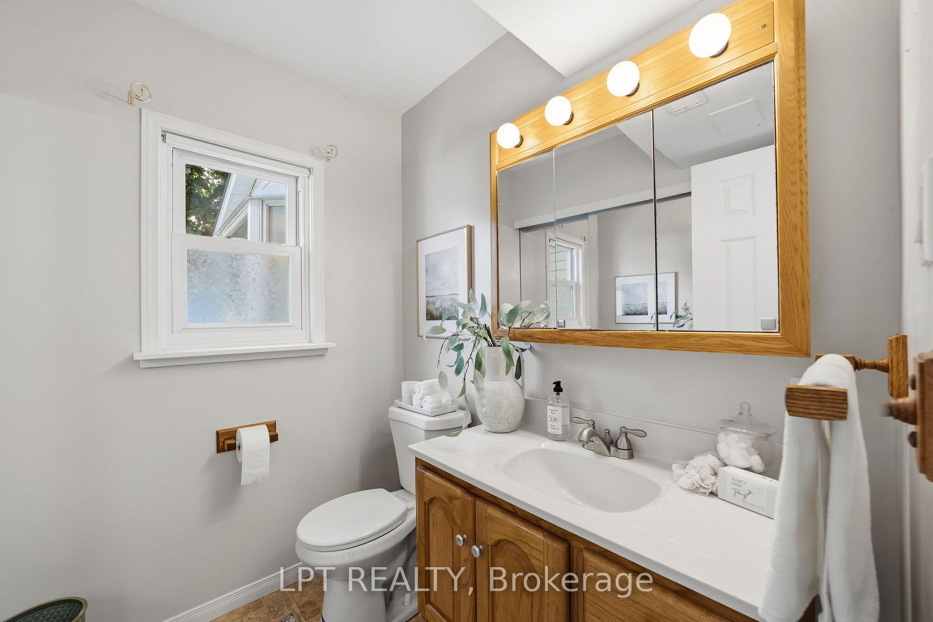 Photo 18 of 17 Monmore Road, London, North F — HOMEH