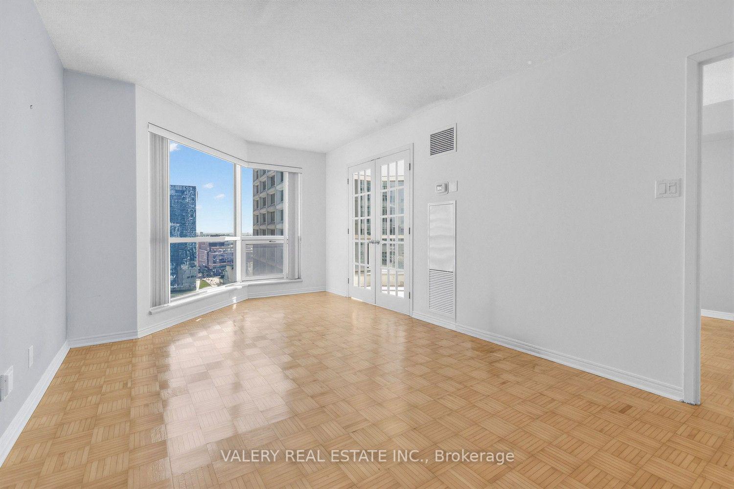 Photo 8 of Unit 2910, 10 Yonge Street, Toronto, Waterfront Communities — HOMEH