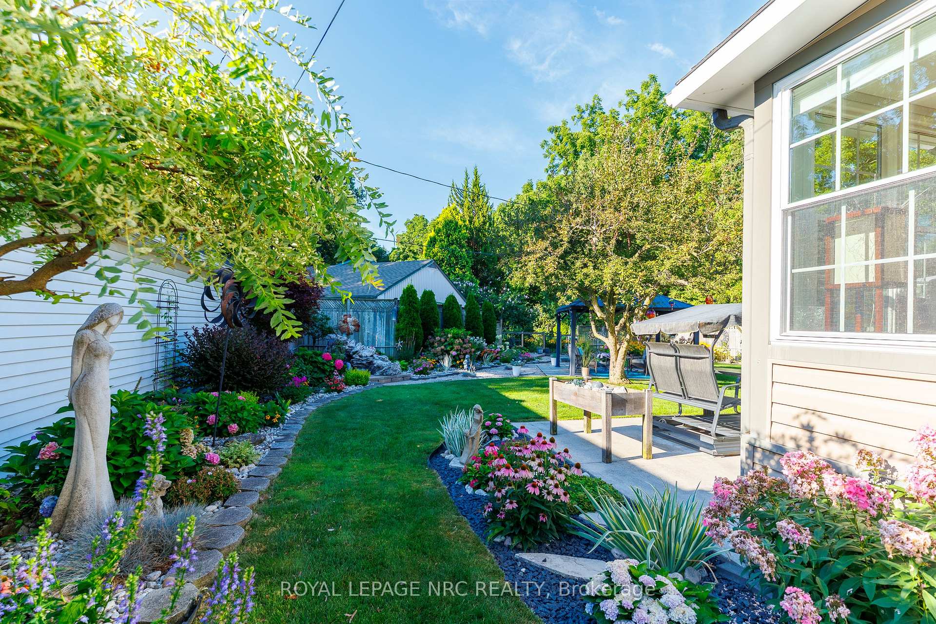 Photo 3 of 7 Philpark Road, St. Catharines, Port Dalhousie — HOMEH
