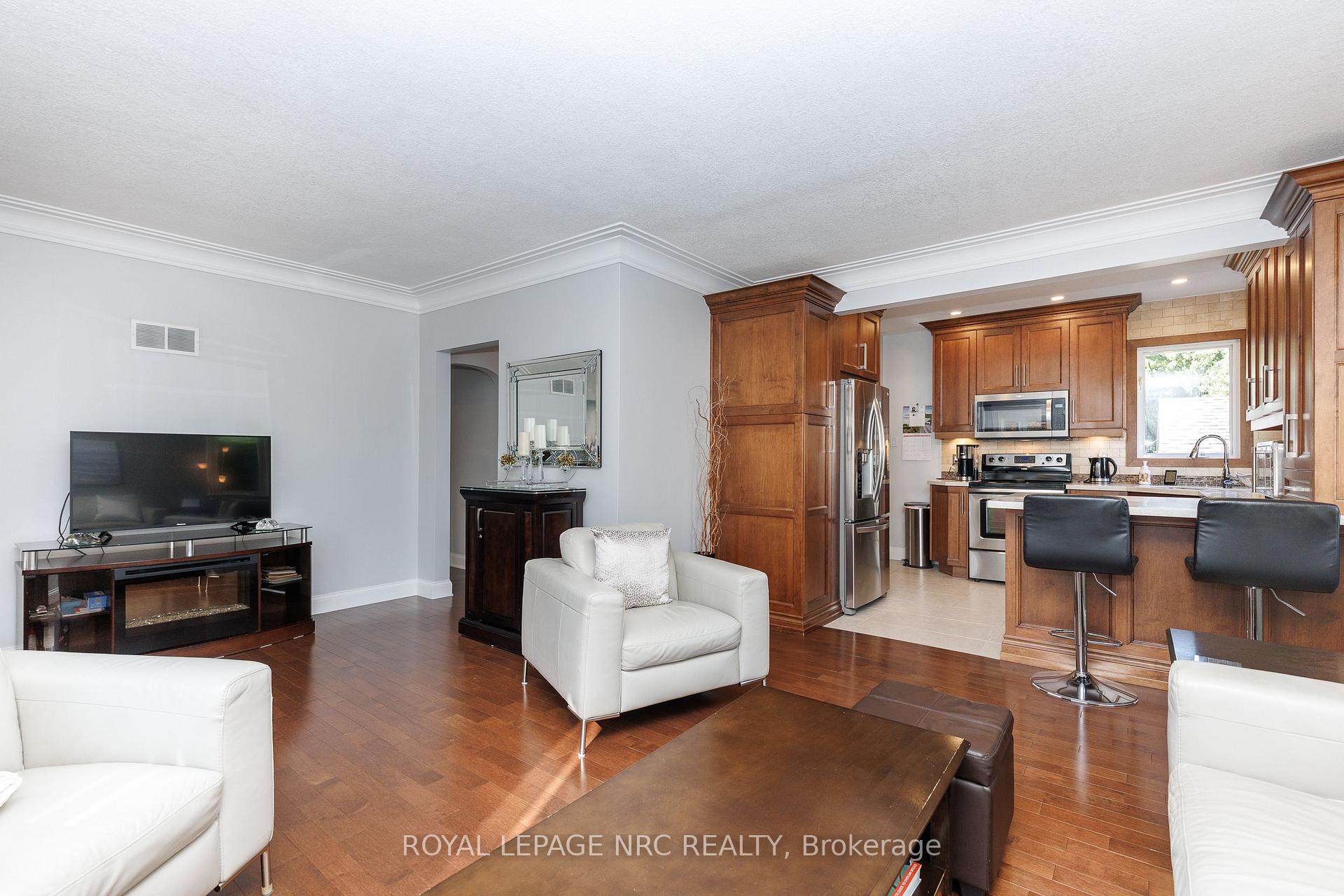 Photo 6 of 7 Philpark Road, St. Catharines, Port Dalhousie — HOMEH