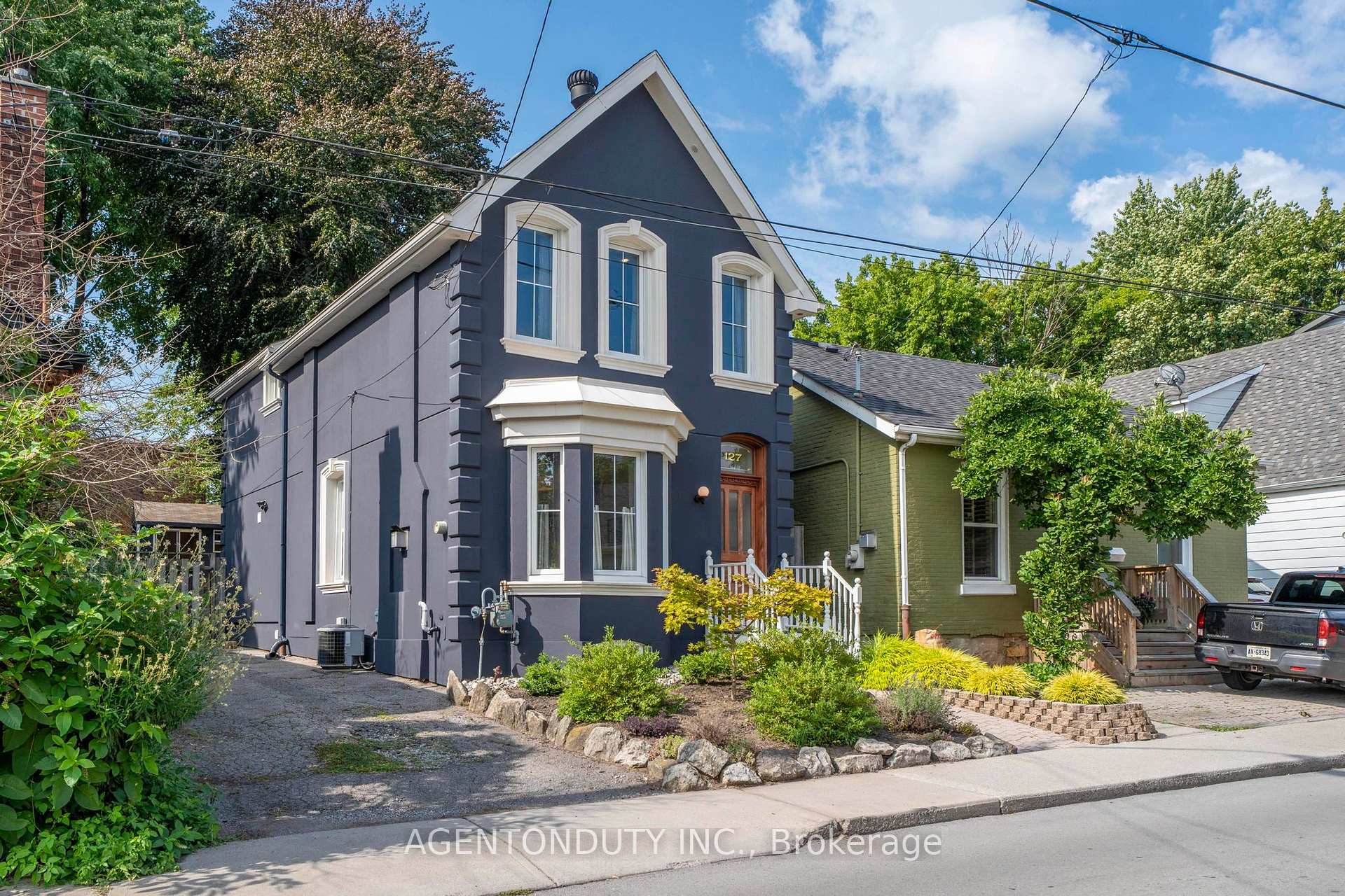 Photo 3 of 127 Peter Street, Hamilton, Strathcona — HOMEH