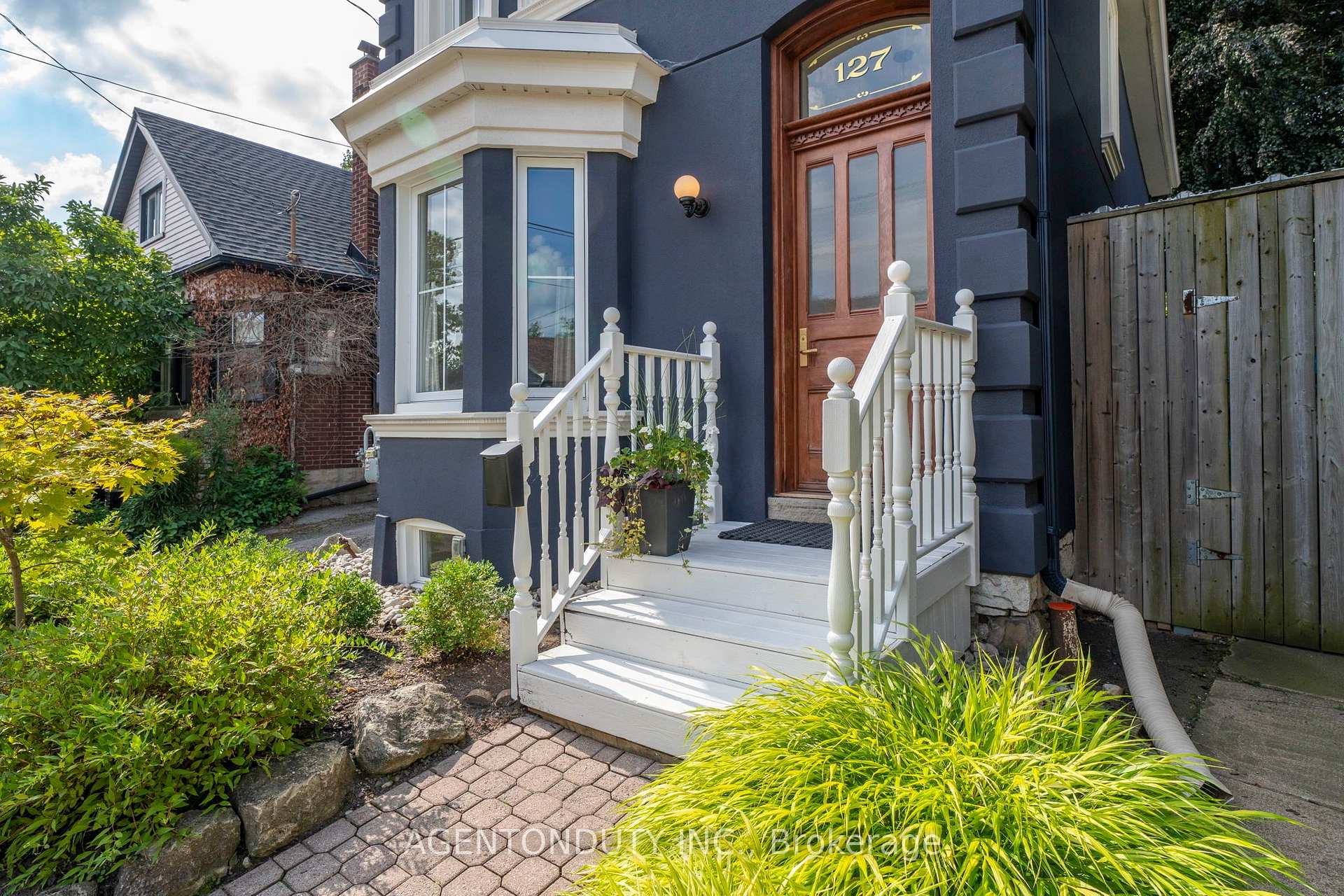 Photo 4 of 127 Peter Street, Hamilton, Strathcona — HOMEH