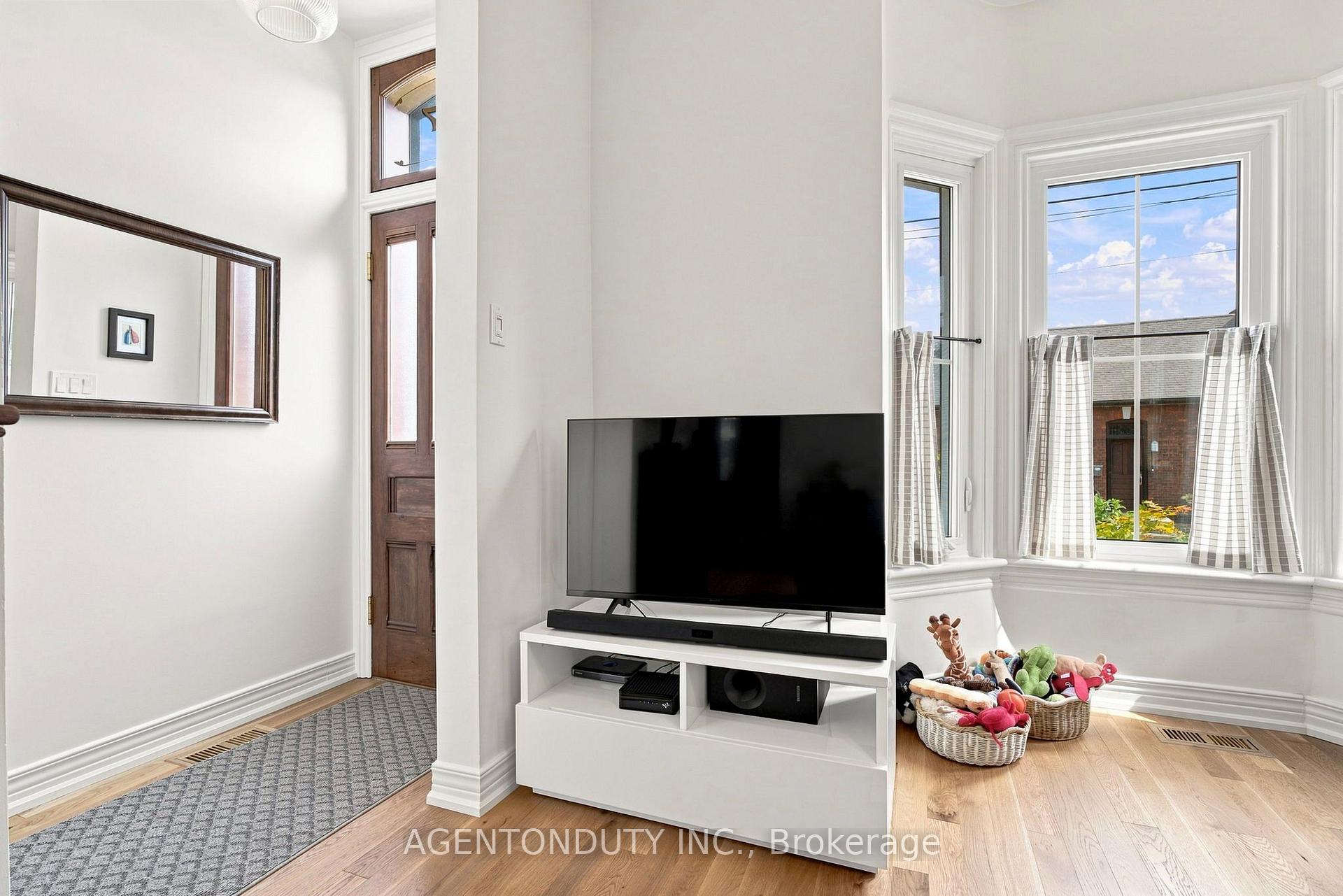 Photo 6 of 127 Peter Street, Hamilton, Strathcona — HOMEH