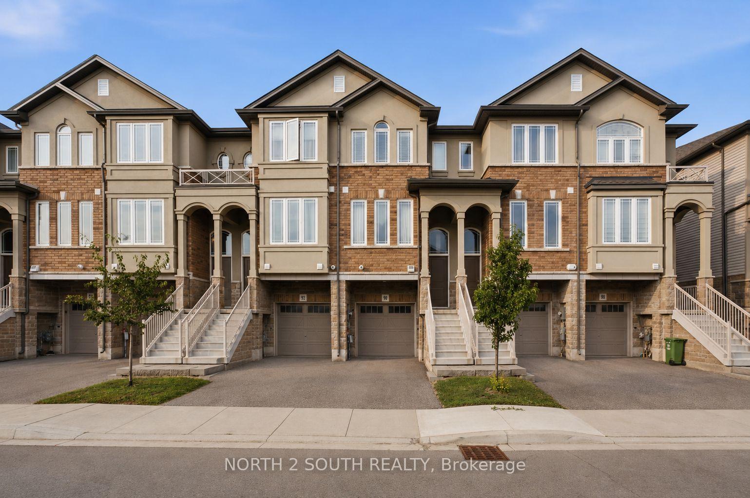 Photo 2 of 90 Laguna Village Crescent, Hamilton, Rural Glanbrook — HOMEH