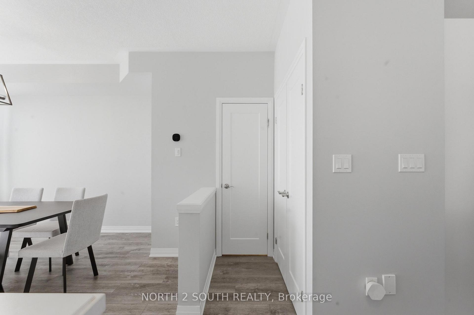 Photo 8 of 90 Laguna Village Crescent, Hamilton, Rural Glanbrook — HOMEH