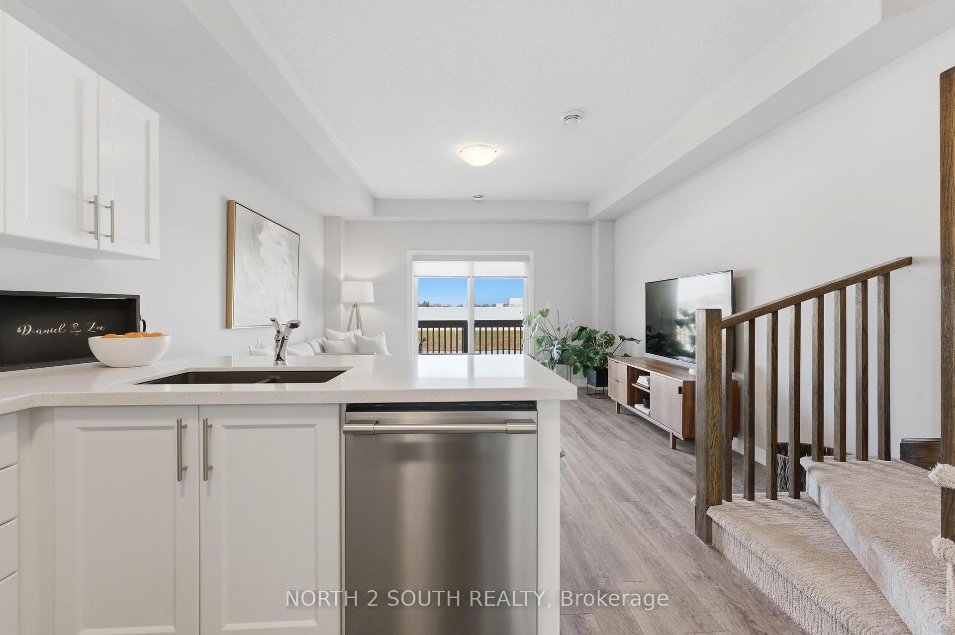 Photo 10 of 90 Laguna Village Crescent, Hamilton, Rural Glanbrook — HOMEH