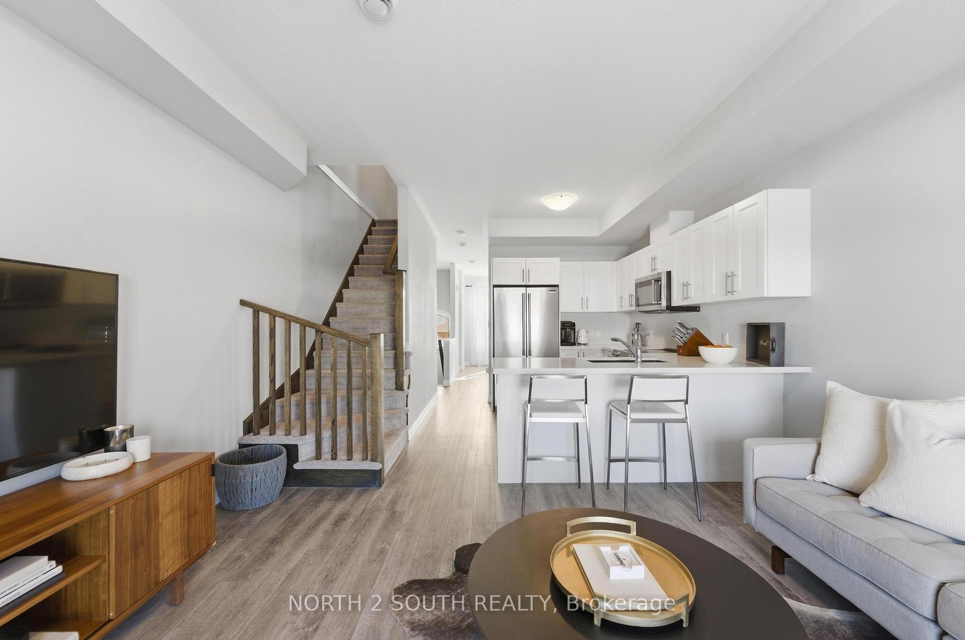 Photo 11 of 90 Laguna Village Crescent, Hamilton, Rural Glanbrook — HOMEH