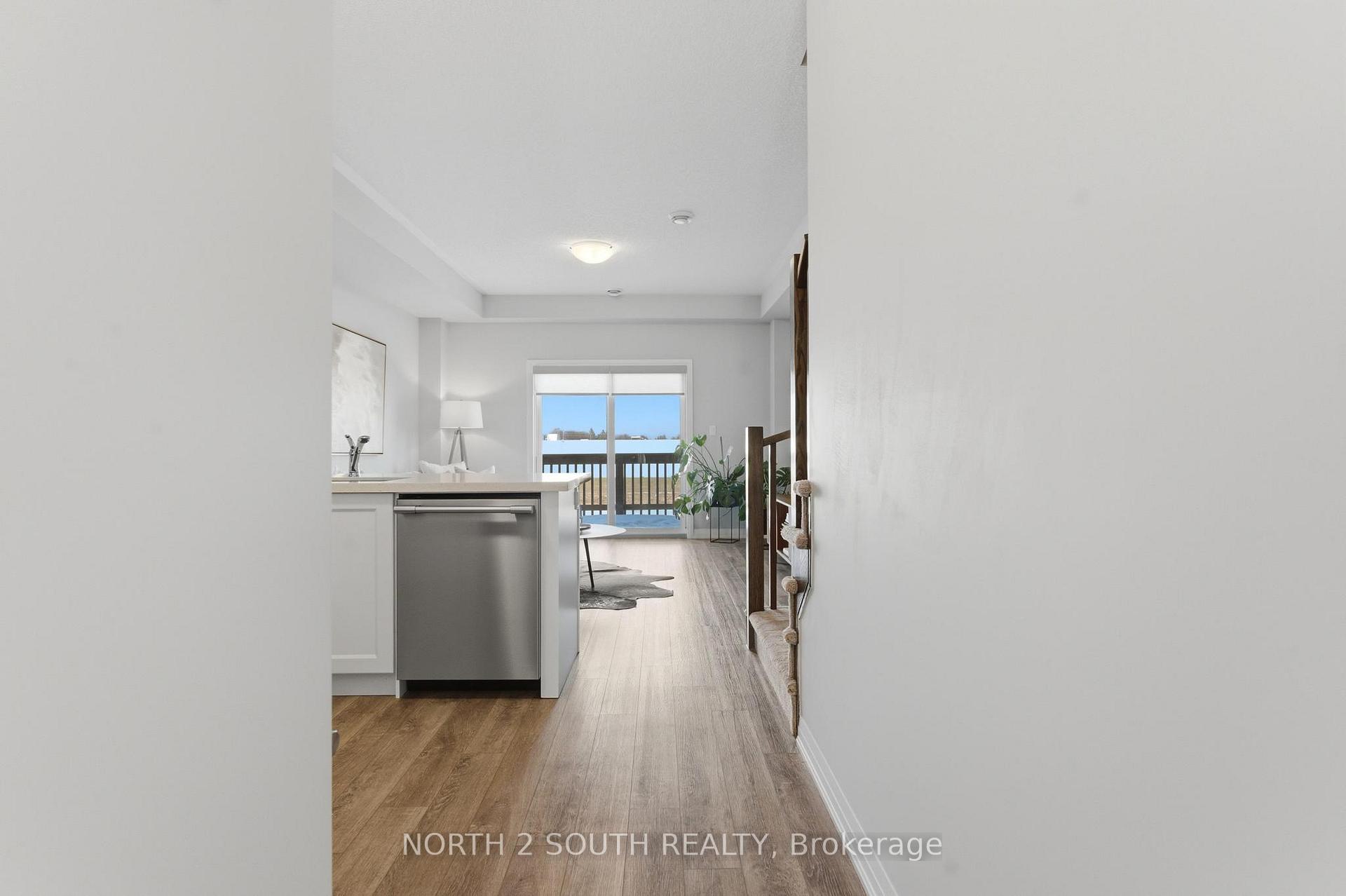 Photo 13 of 90 Laguna Village Crescent, Hamilton, Rural Glanbrook — HOMEH