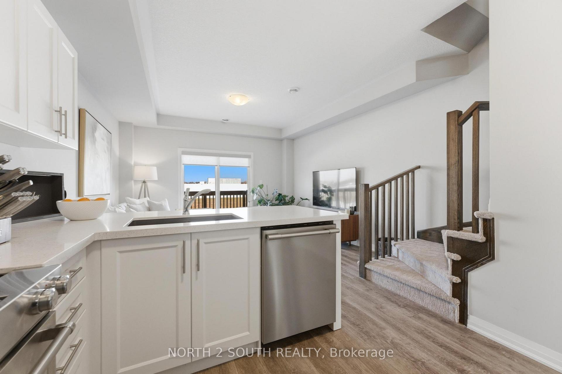 Photo 14 of 90 Laguna Village Crescent, Hamilton, Rural Glanbrook — HOMEH
